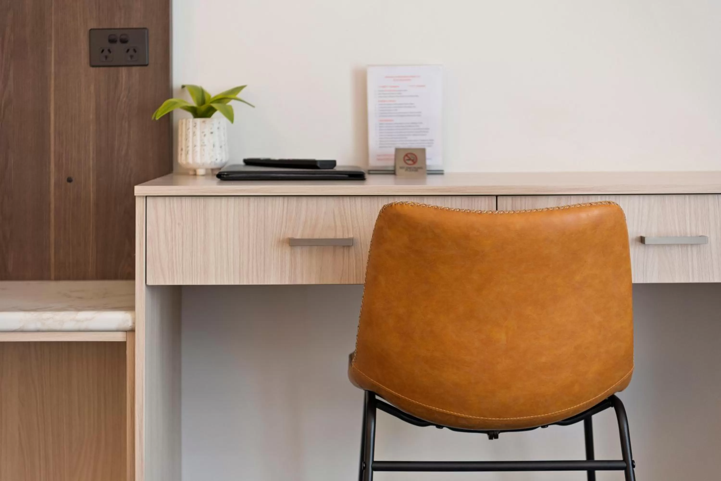 hair dresser in Bomaderry Motor Inn