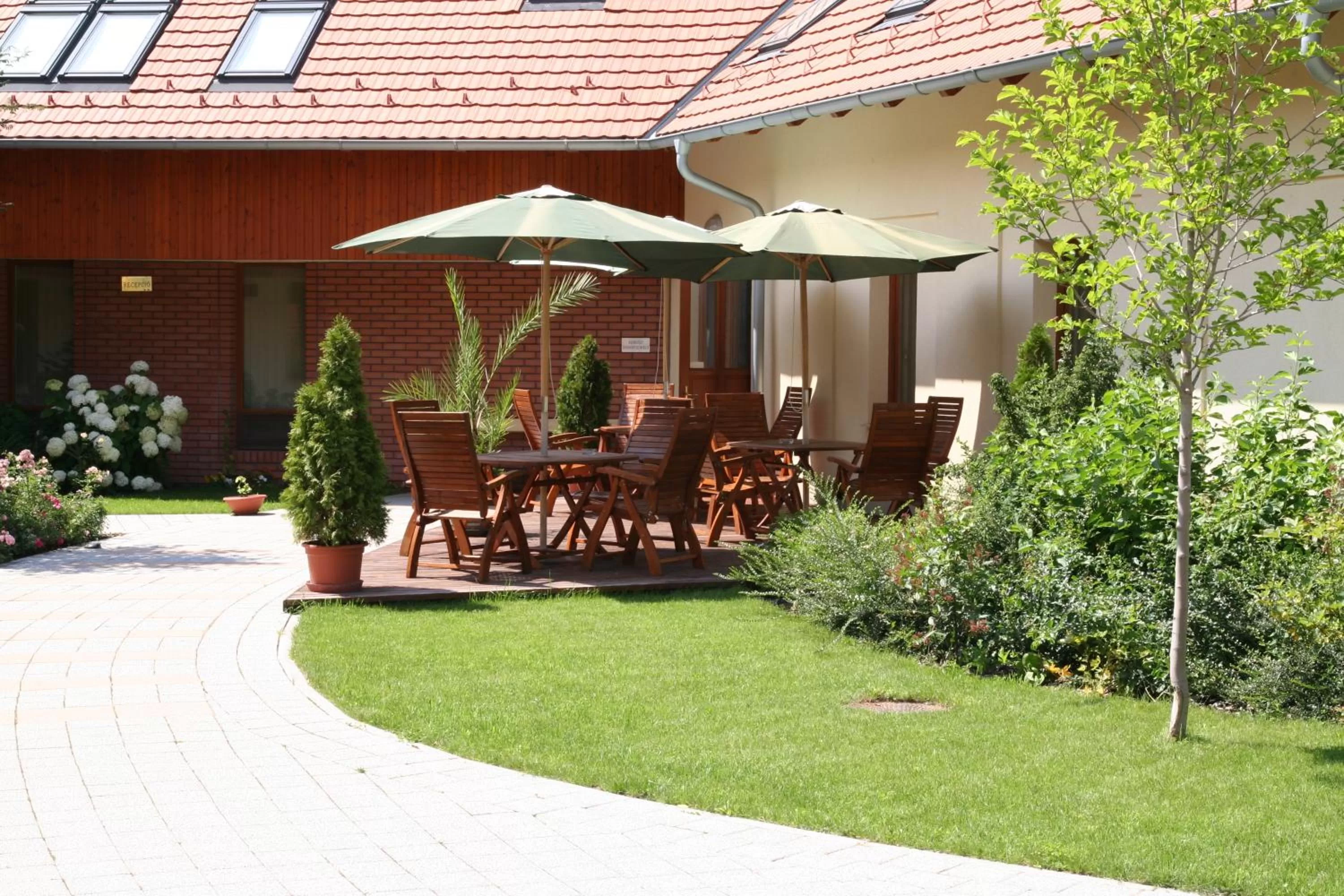 Patio in Hotel Adalbert Szent György Ház