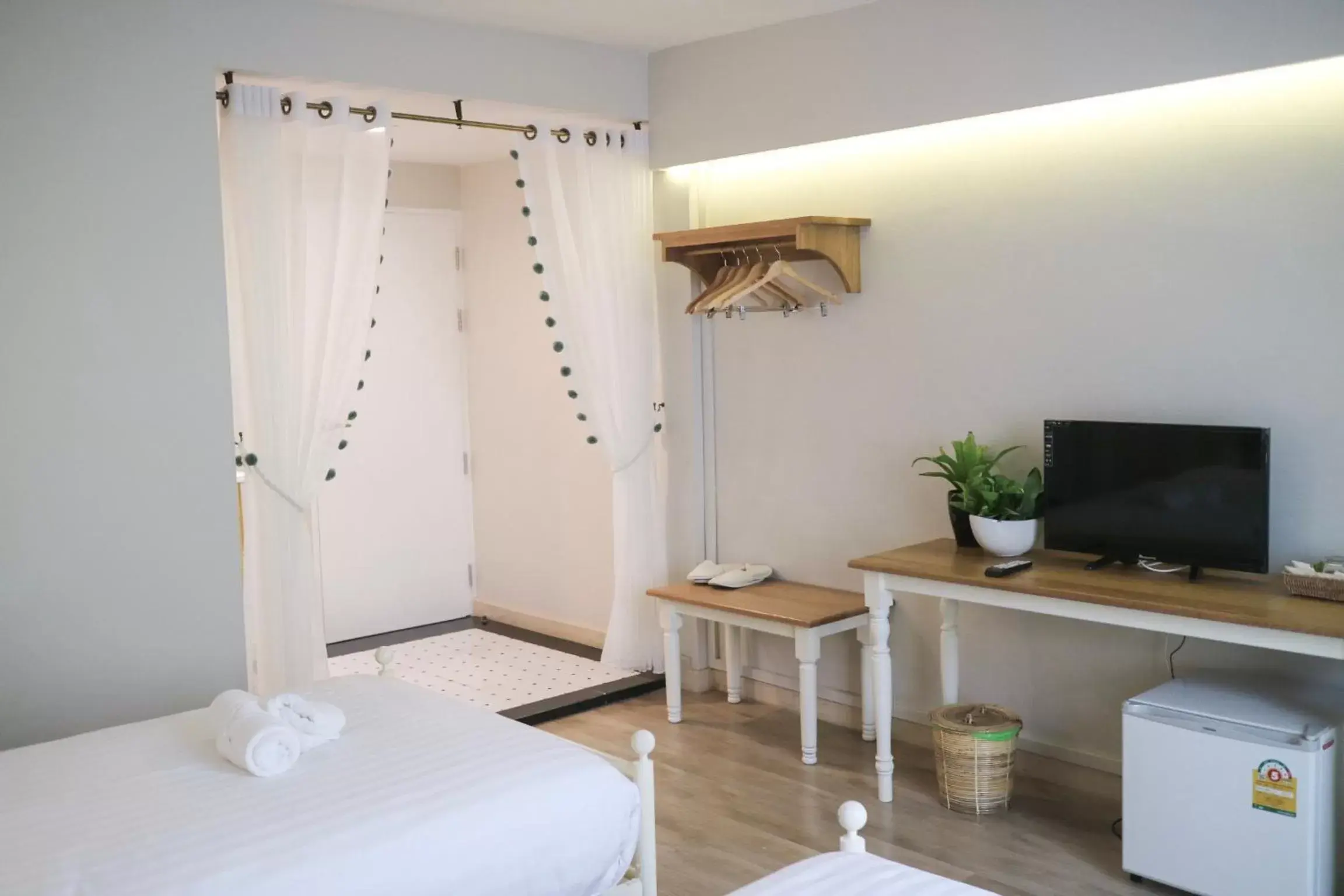 Twin Room with Extra Bed in J's Cafe and Poshtel Twin Room with Extra Bed in J's Cafe and Poshtel