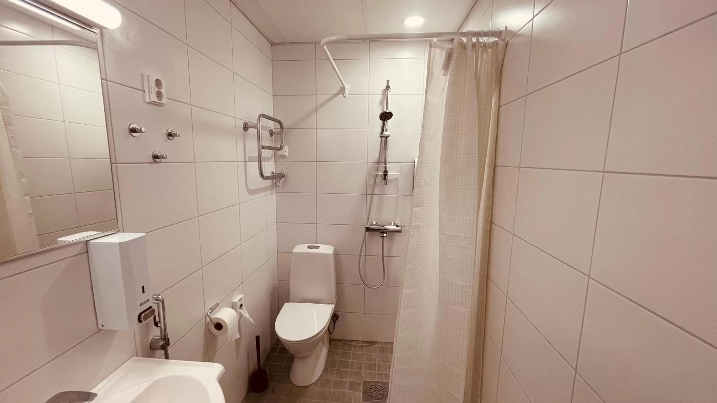 Bathroom in Hotelli Loimu by UHANDA