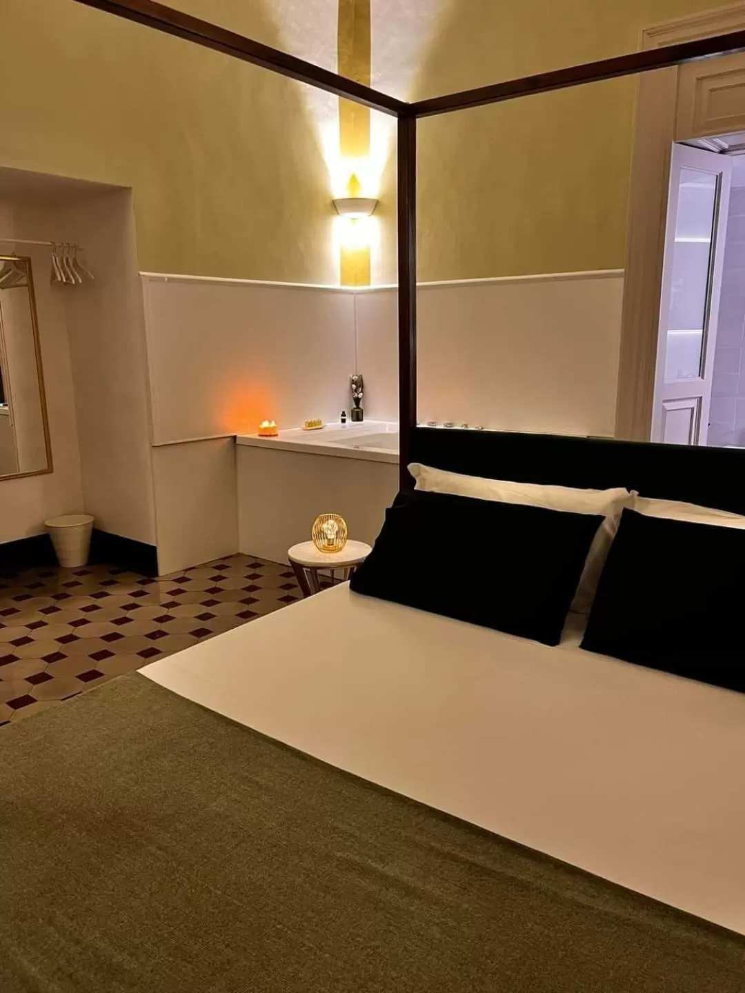 Bed in Toscano Palace Luxury Rooms Catania