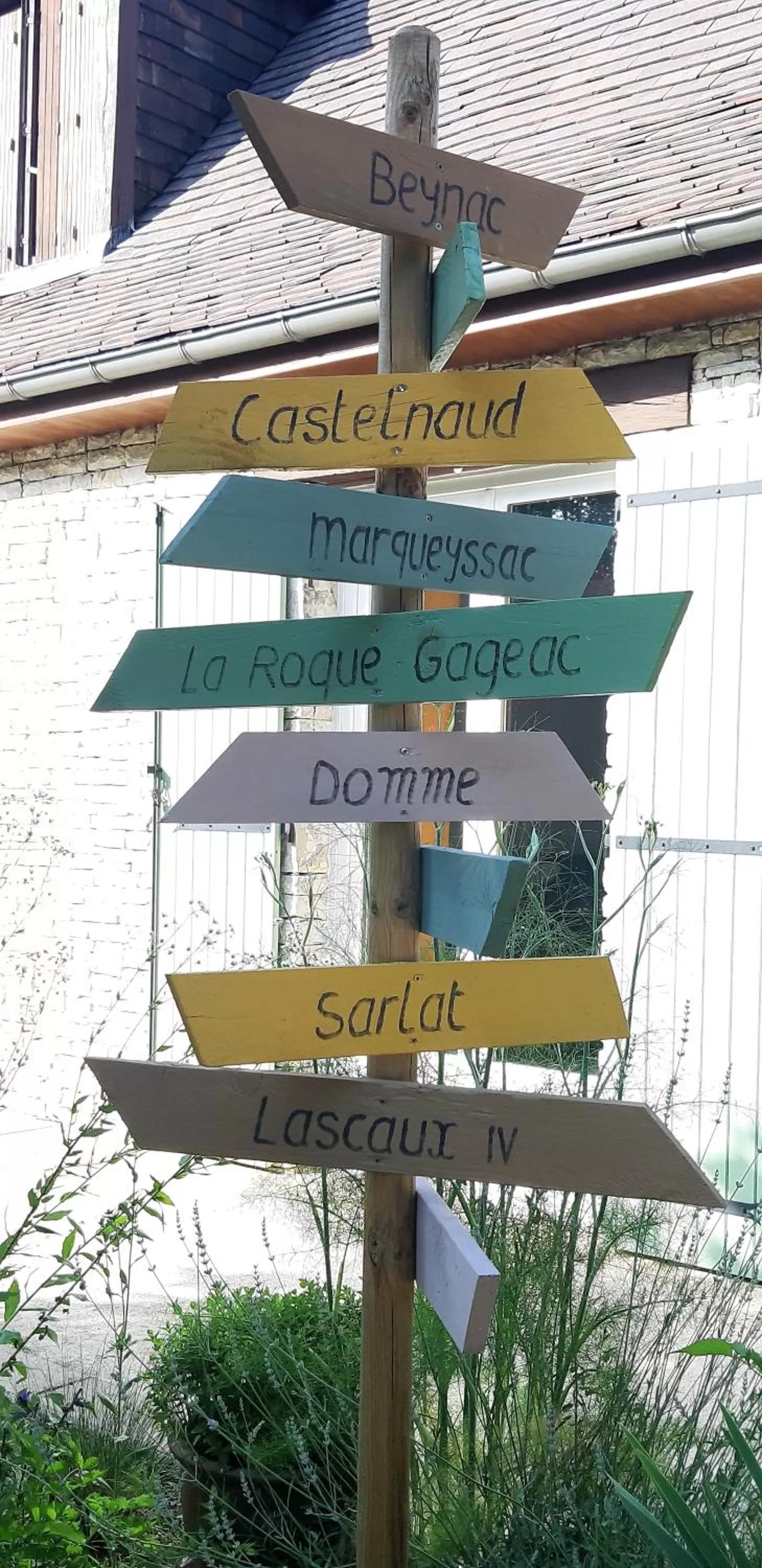 Garden view in Aux Couleurs d'Esteil