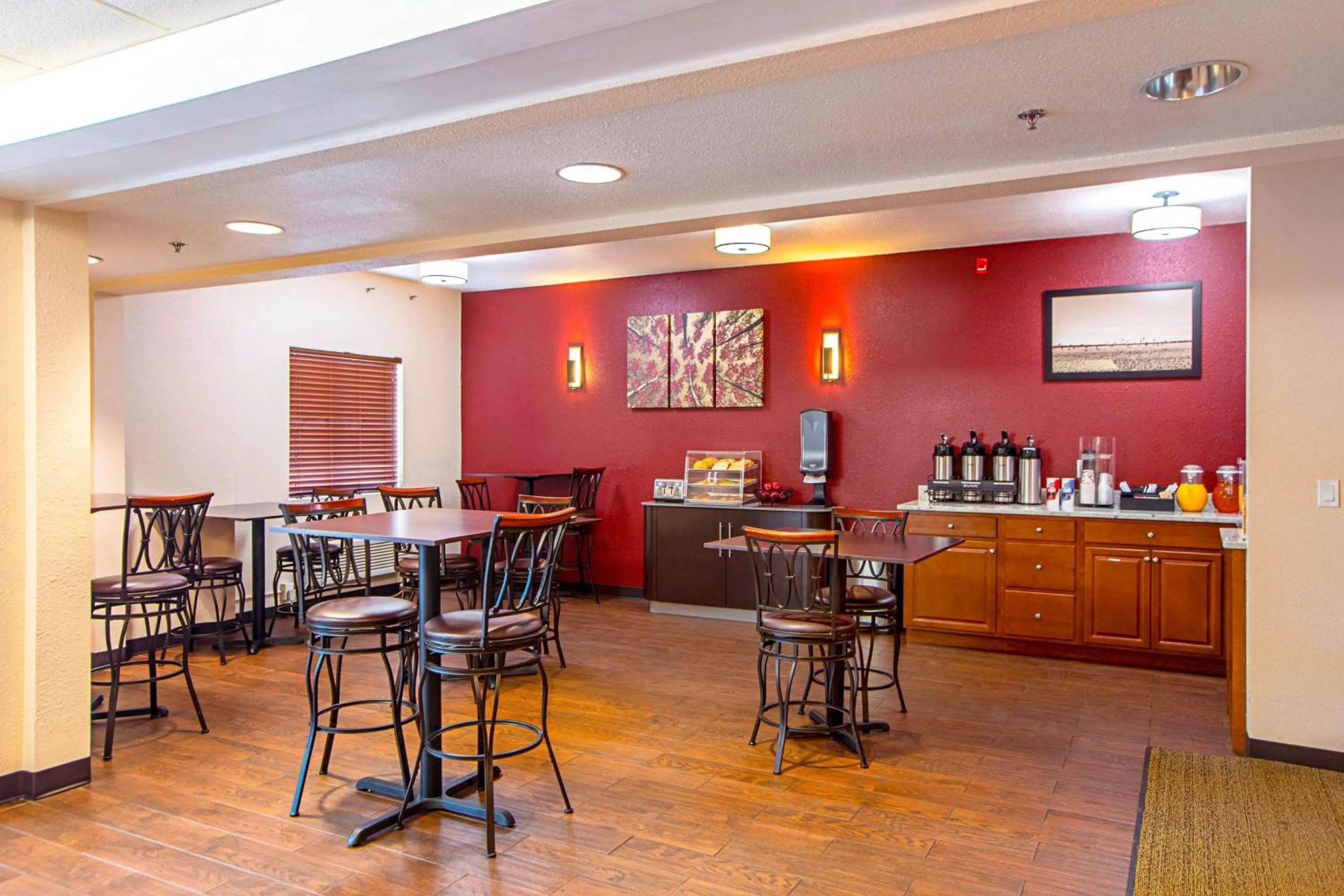 Restaurant/places to eat in Seasons Inn Traverse City