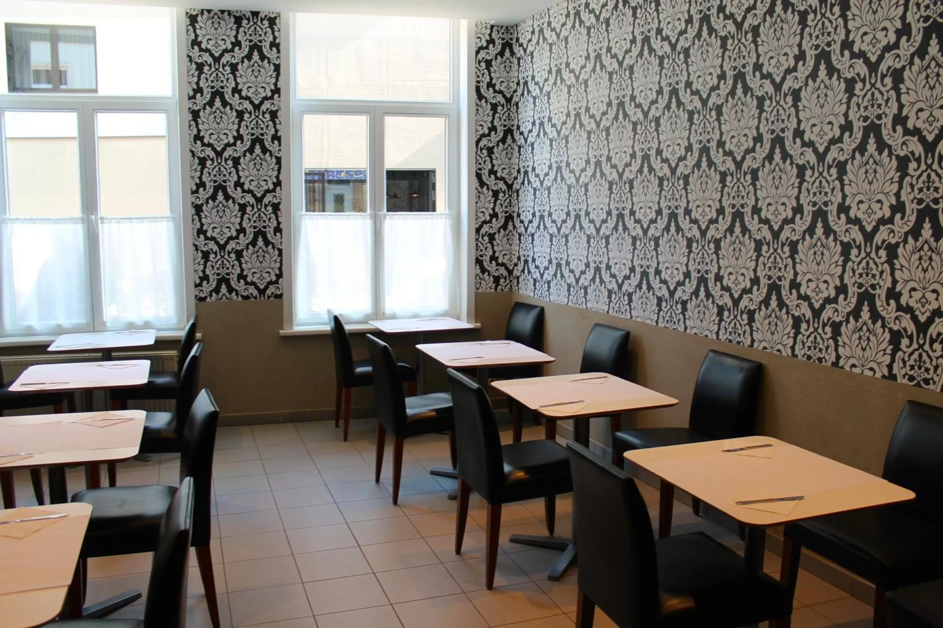 Restaurant/places to eat in Canalview Hotel Ter Reien