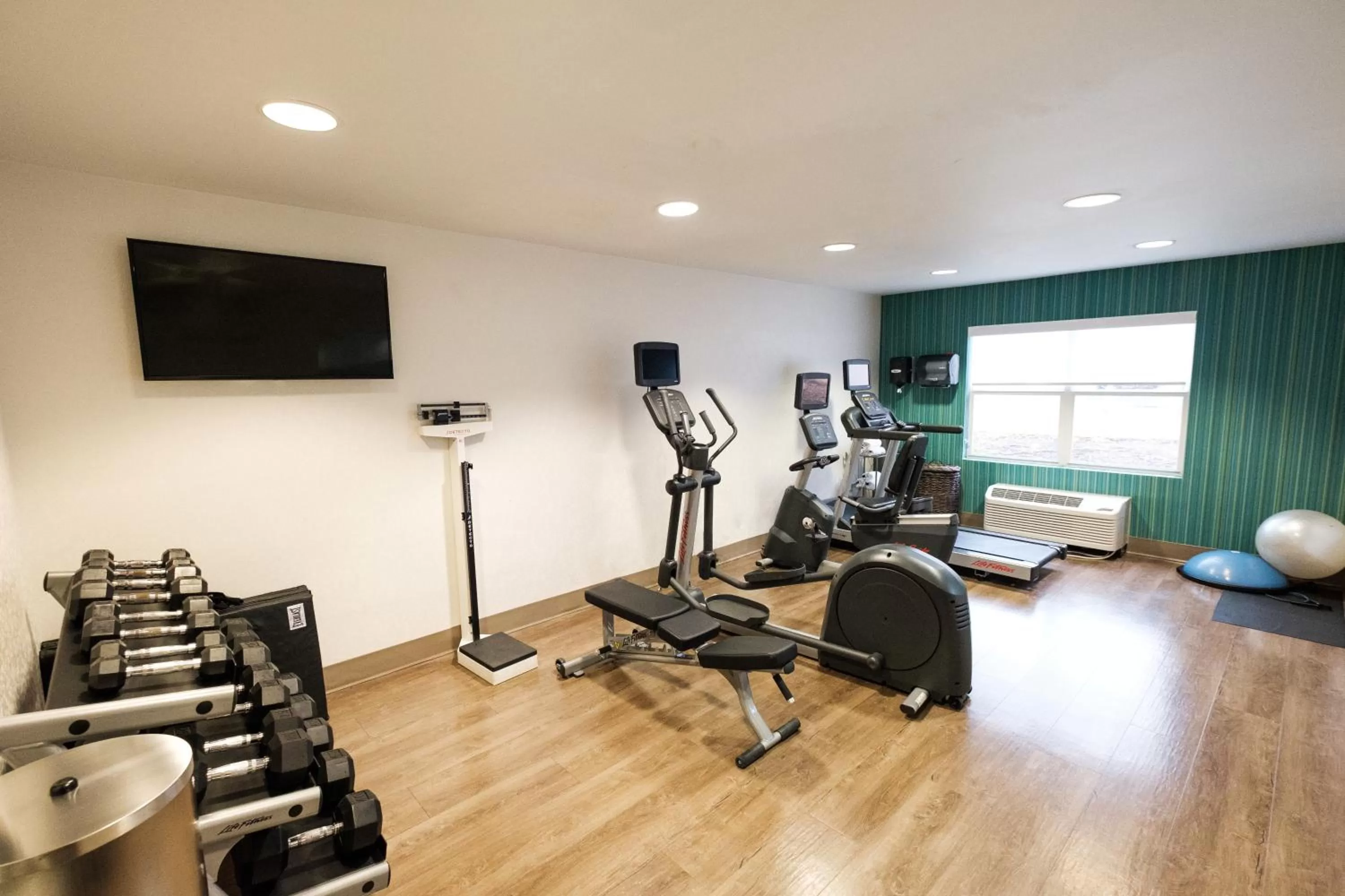 Fitness centre/facilities in Holiday Inn Express Atlanta - Northeast I-85 - Clairmont Road by IHG