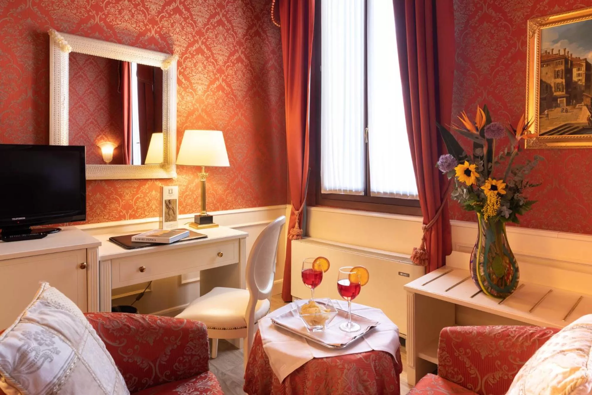 TV and multimedia in Duodo Palace Hotel