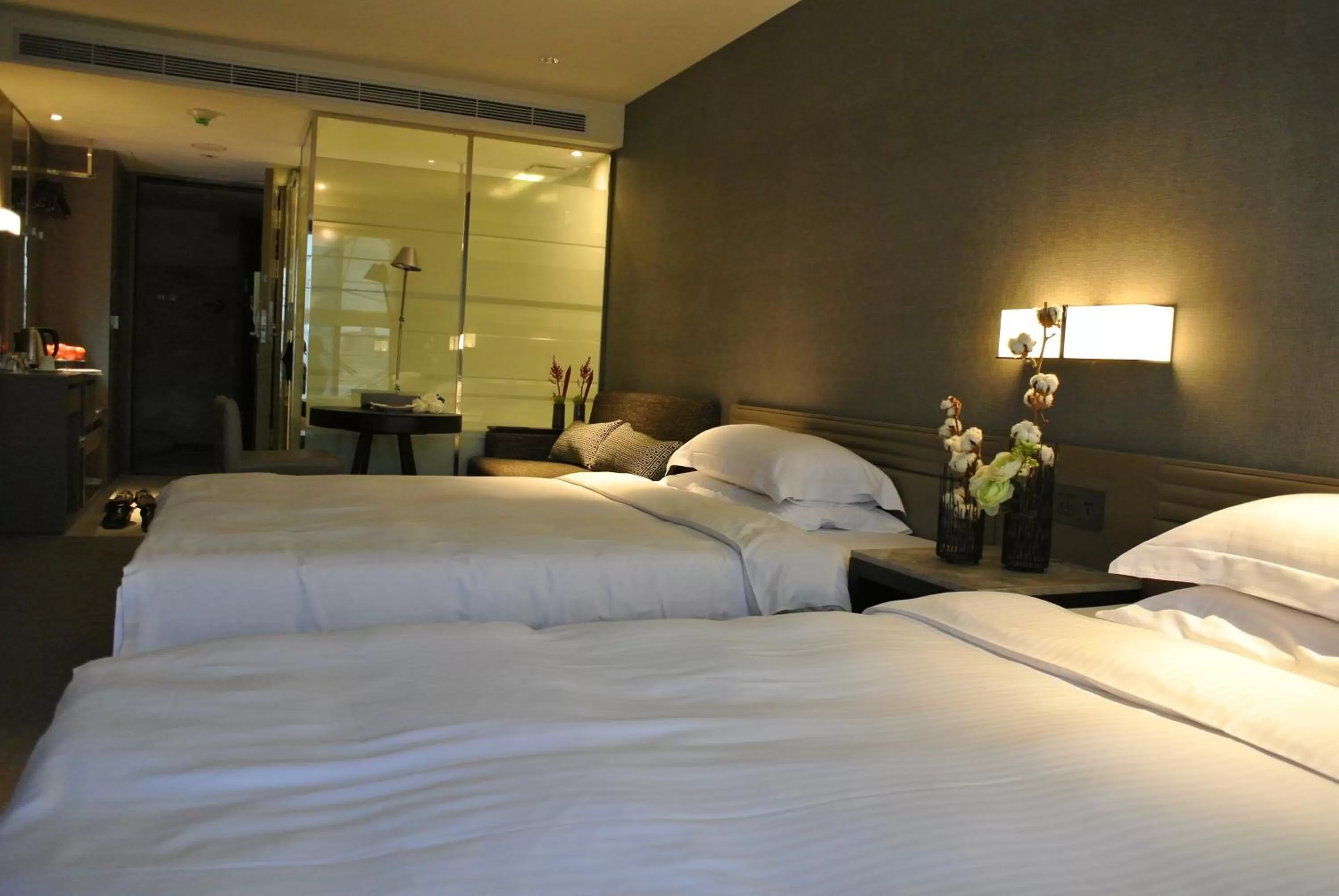 Bed in Hotel Midtown Richardson