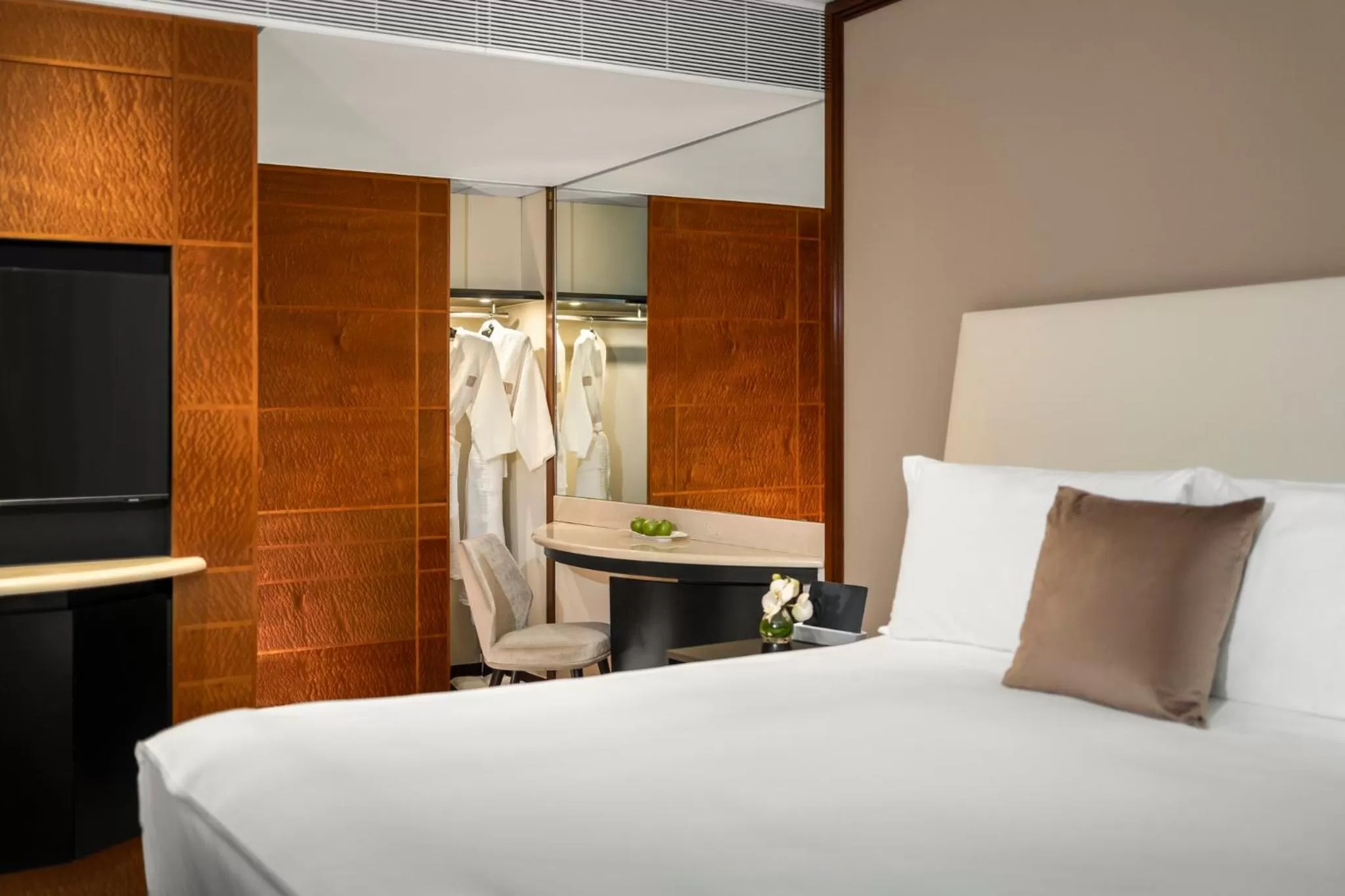 Bedroom, Bed in COMO The Halkin