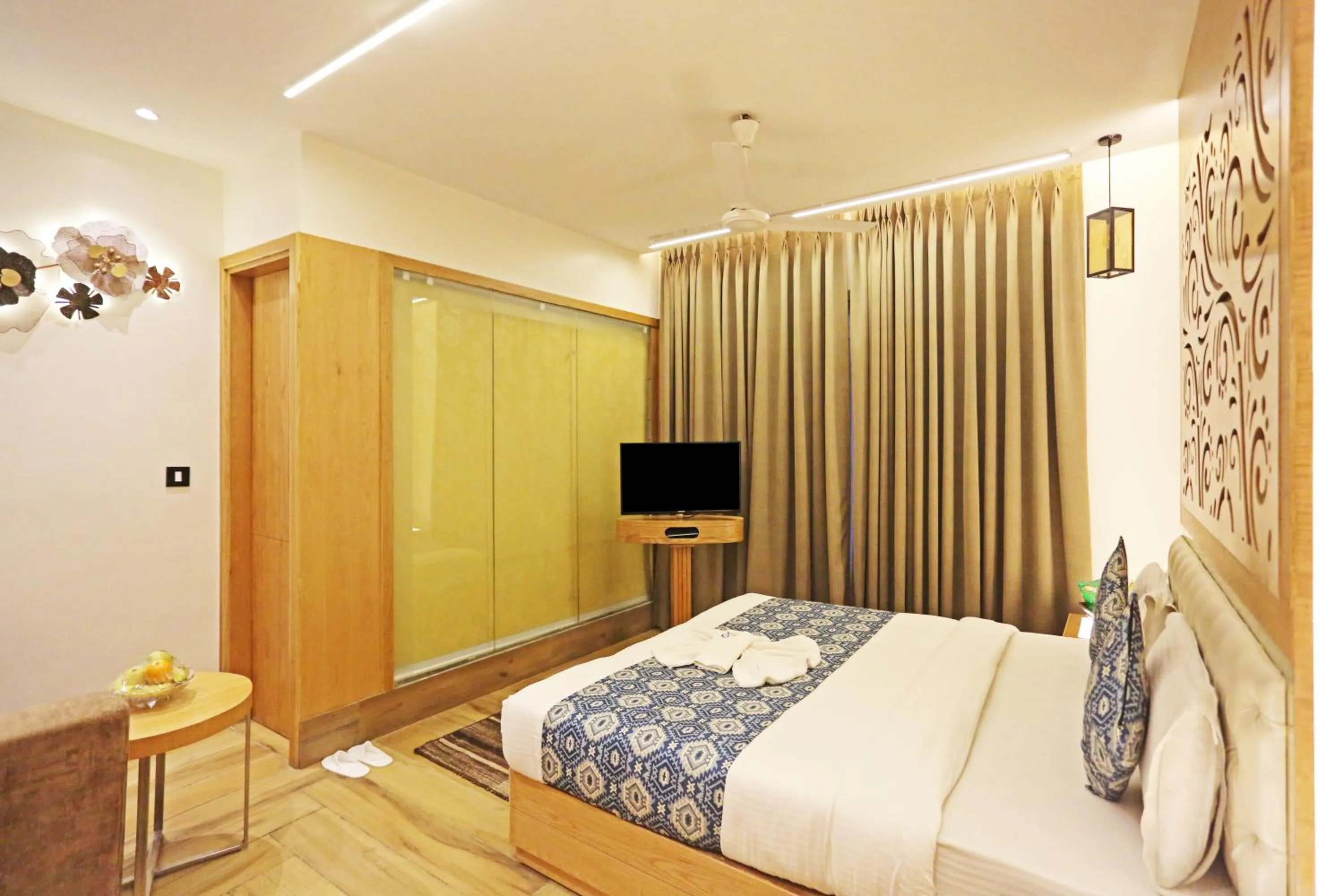 Bed in JRD Luxury-Business Hotel