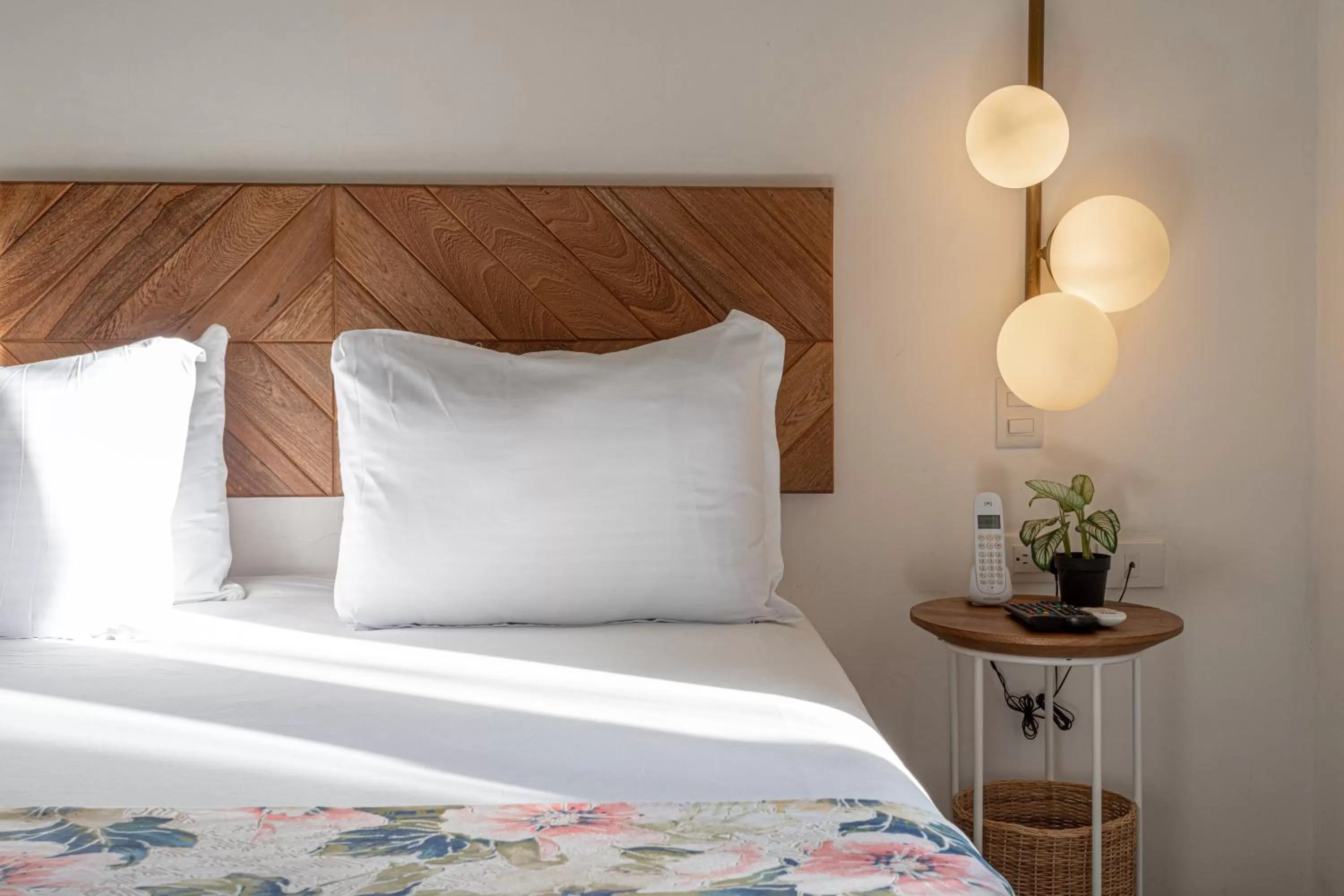 Bedroom, Bed in Soy Local Insignia