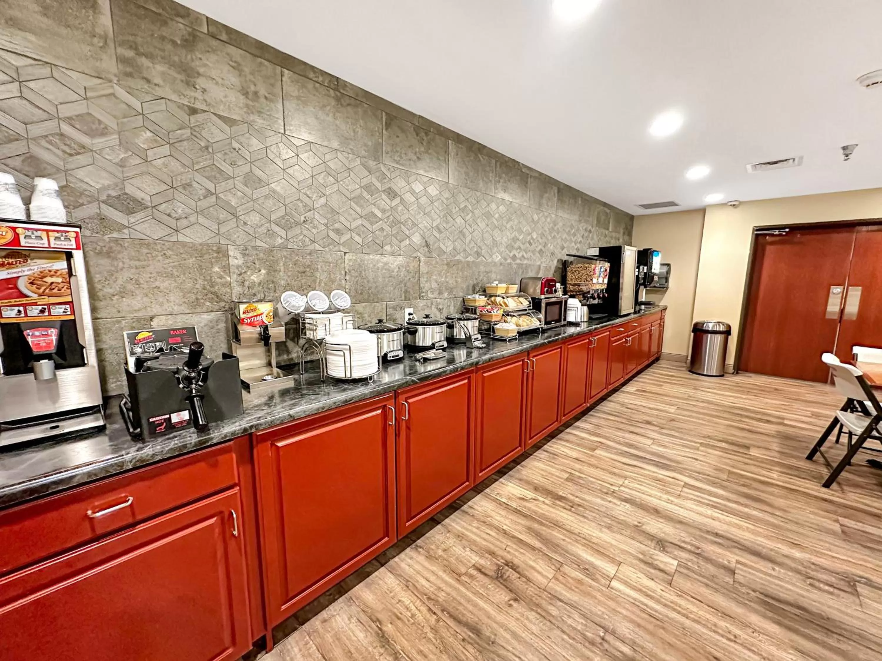 Breakfast in Estherville Hotel & Suites