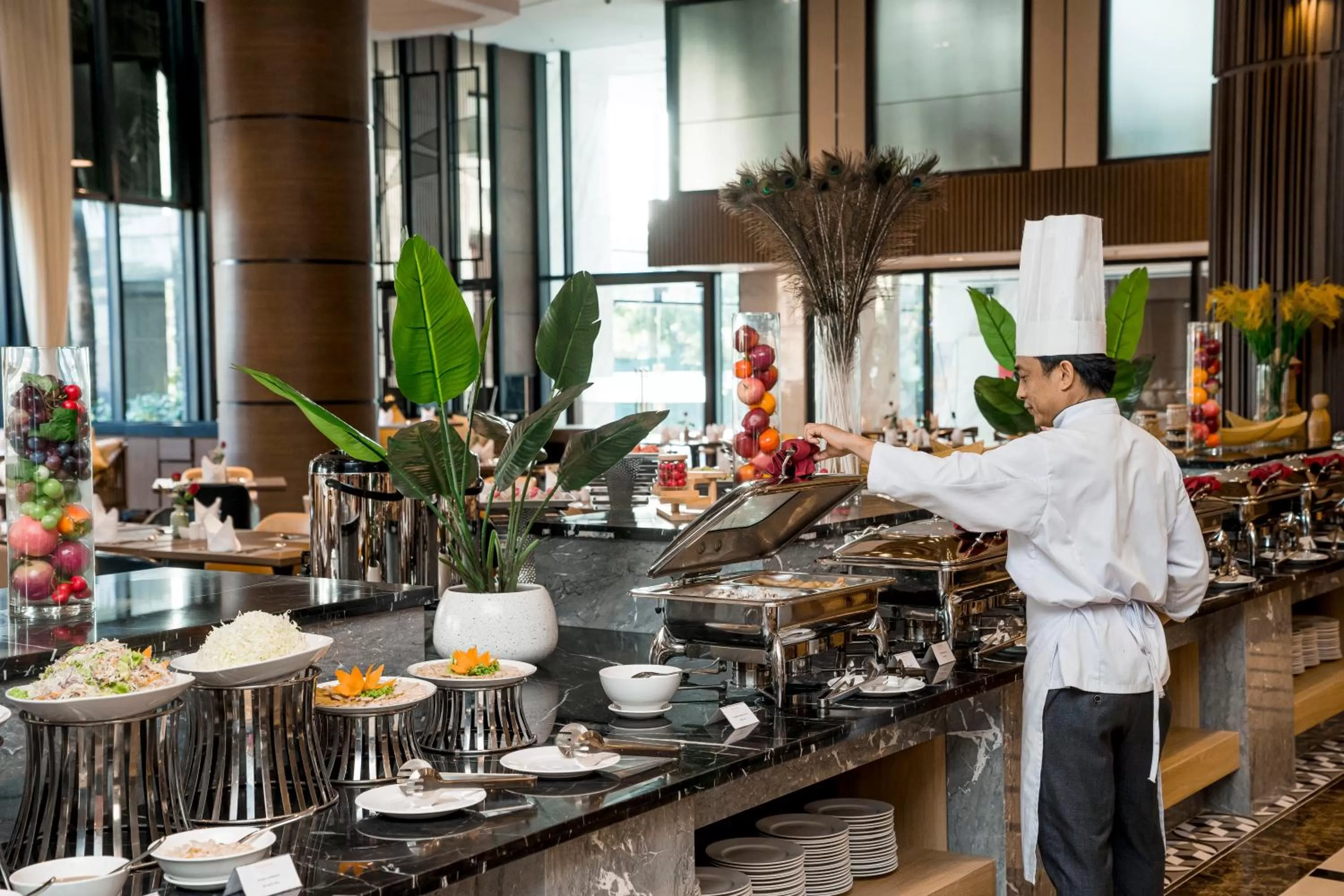 Restaurant/places to eat in Ramada Hotel & Suites by Wyndham Halong Bay View