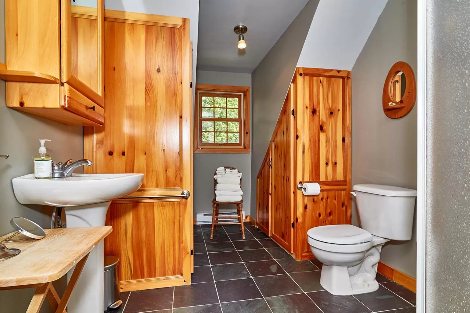 Toilet in Auberge de la Tour et Spa