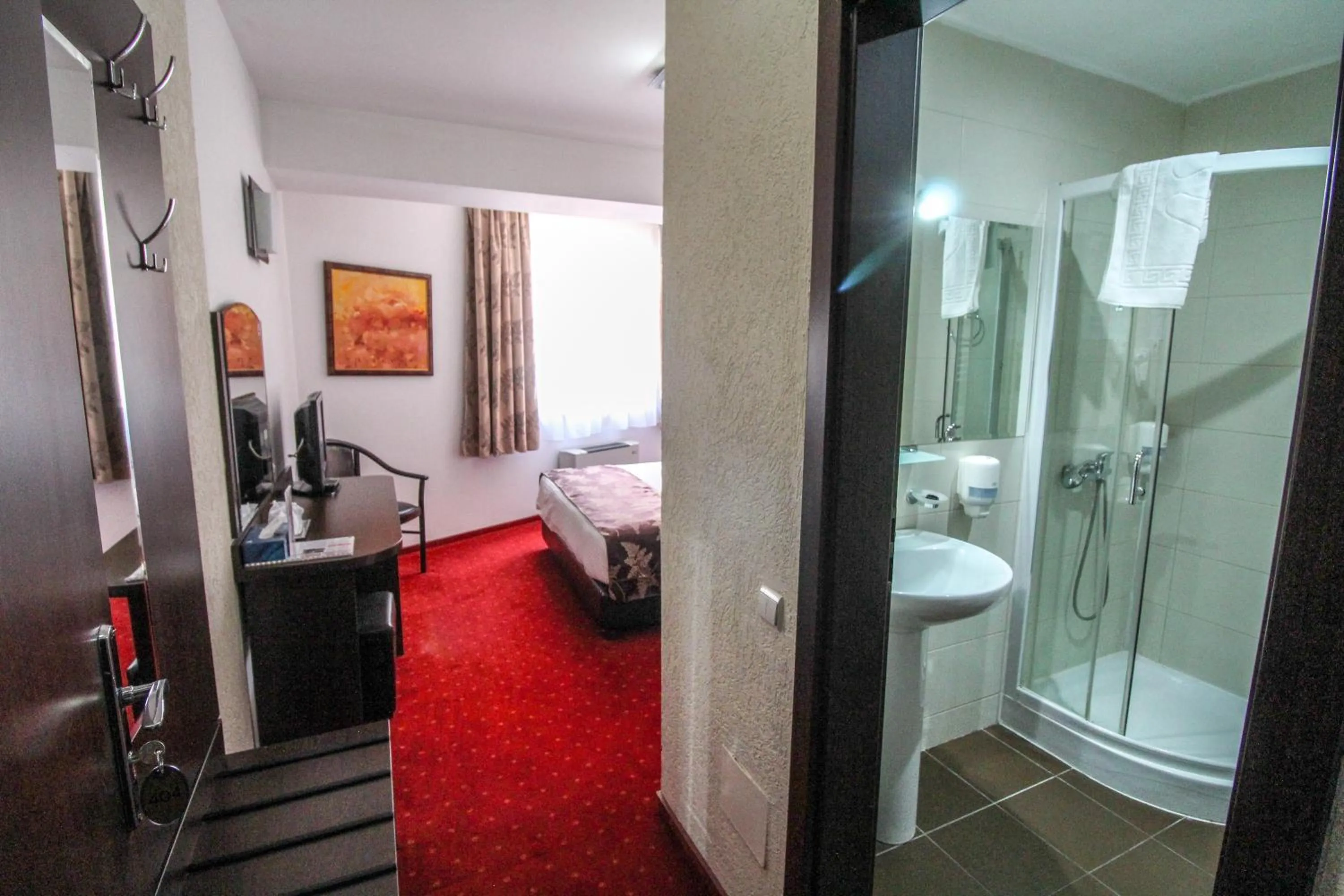 Shower, Bed in Hotel Razvan