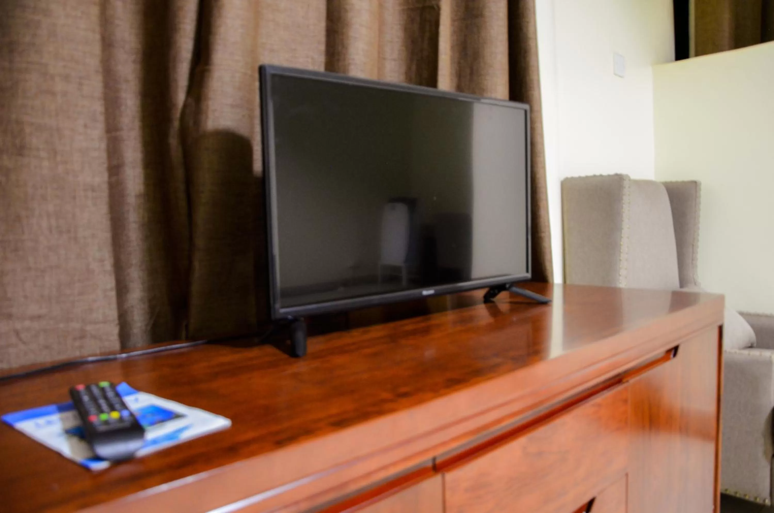 TV and multimedia in Igar Plaza Hotel