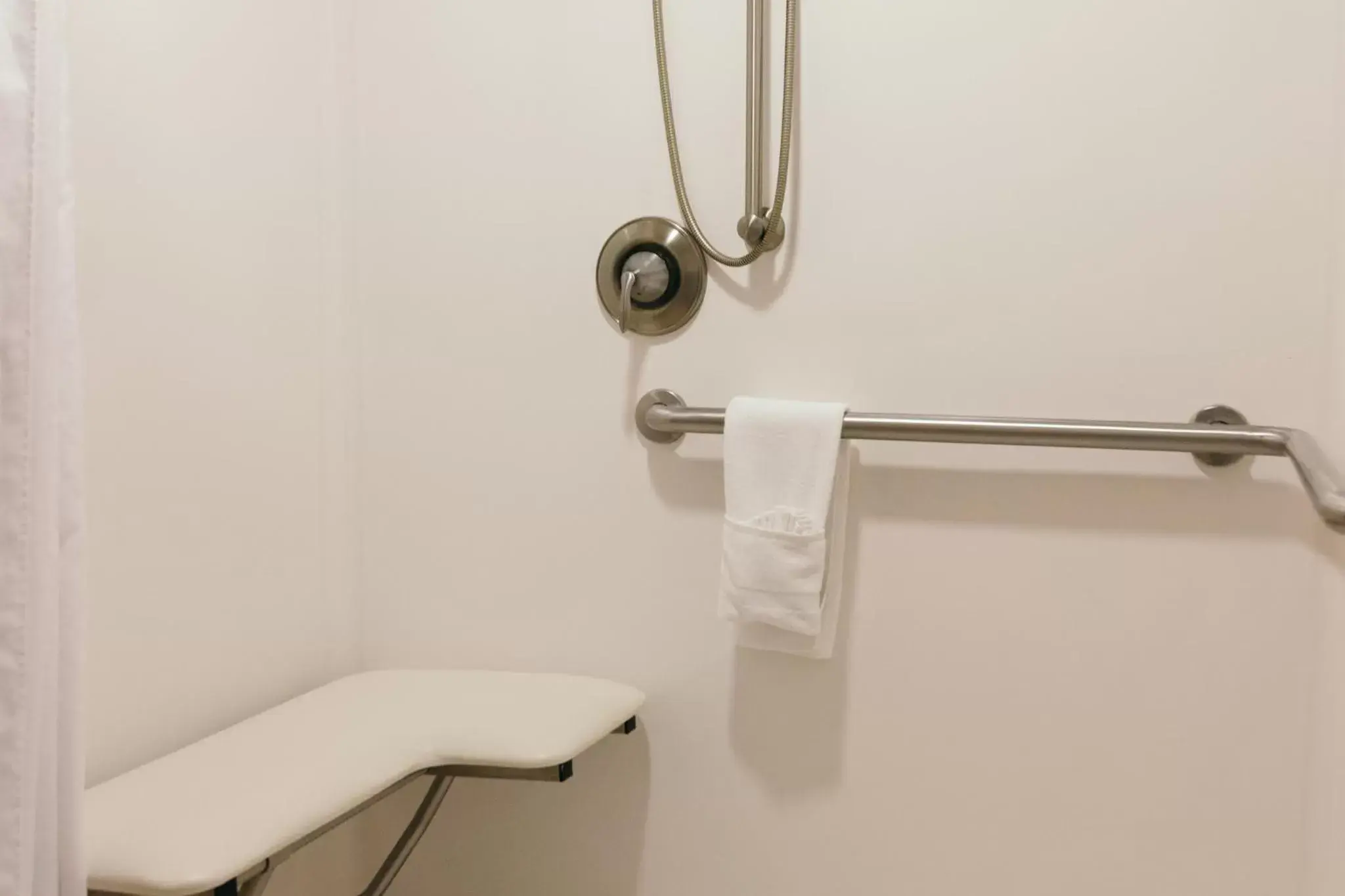 King Room - Mobility Access/Non-Smoking in Holiday Inn and Suites East Peoria, an IHG Hotel King Room - Mobility Access/Non-Smoking in Holiday Inn and Suites East Peoria, an IHG Hotel