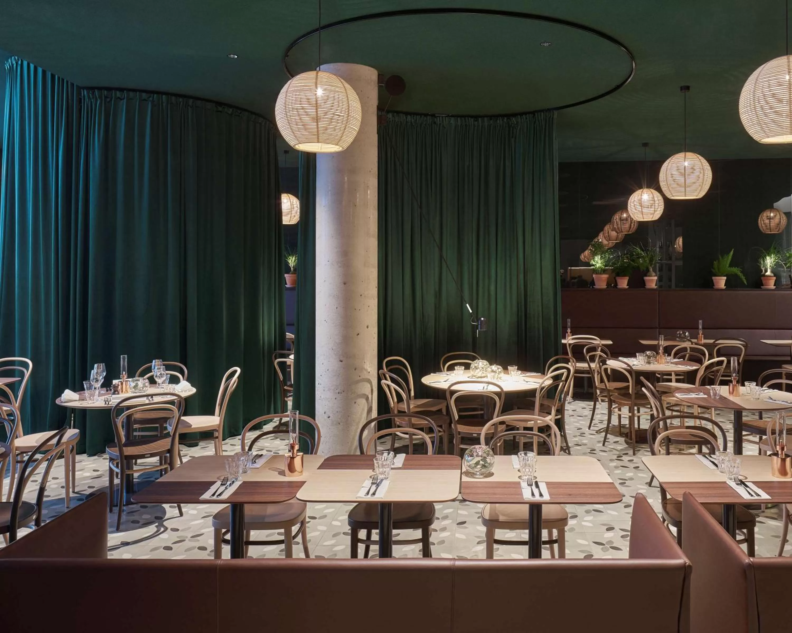 Restaurant/places to eat in Zander K Hotel