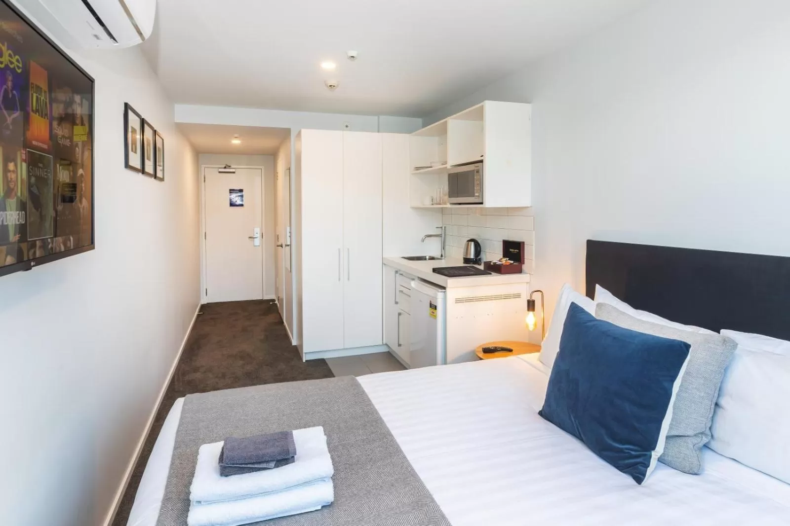 Bed in Southwark Hotel & Apartments