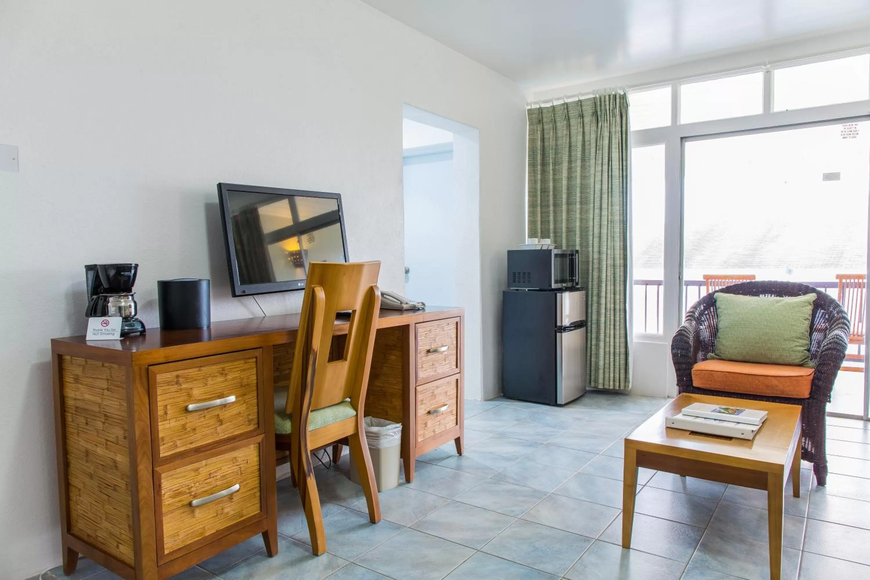 Living room, TV/Entertainment Center in Infinity on the Beach