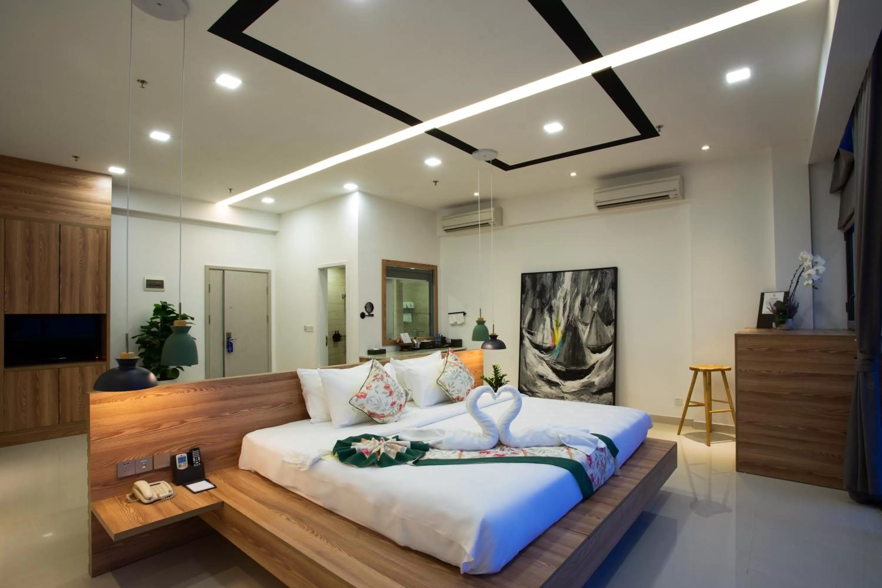 Photo of the whole room, Bed in The Snowbell Hotel & Spa at The Bridge