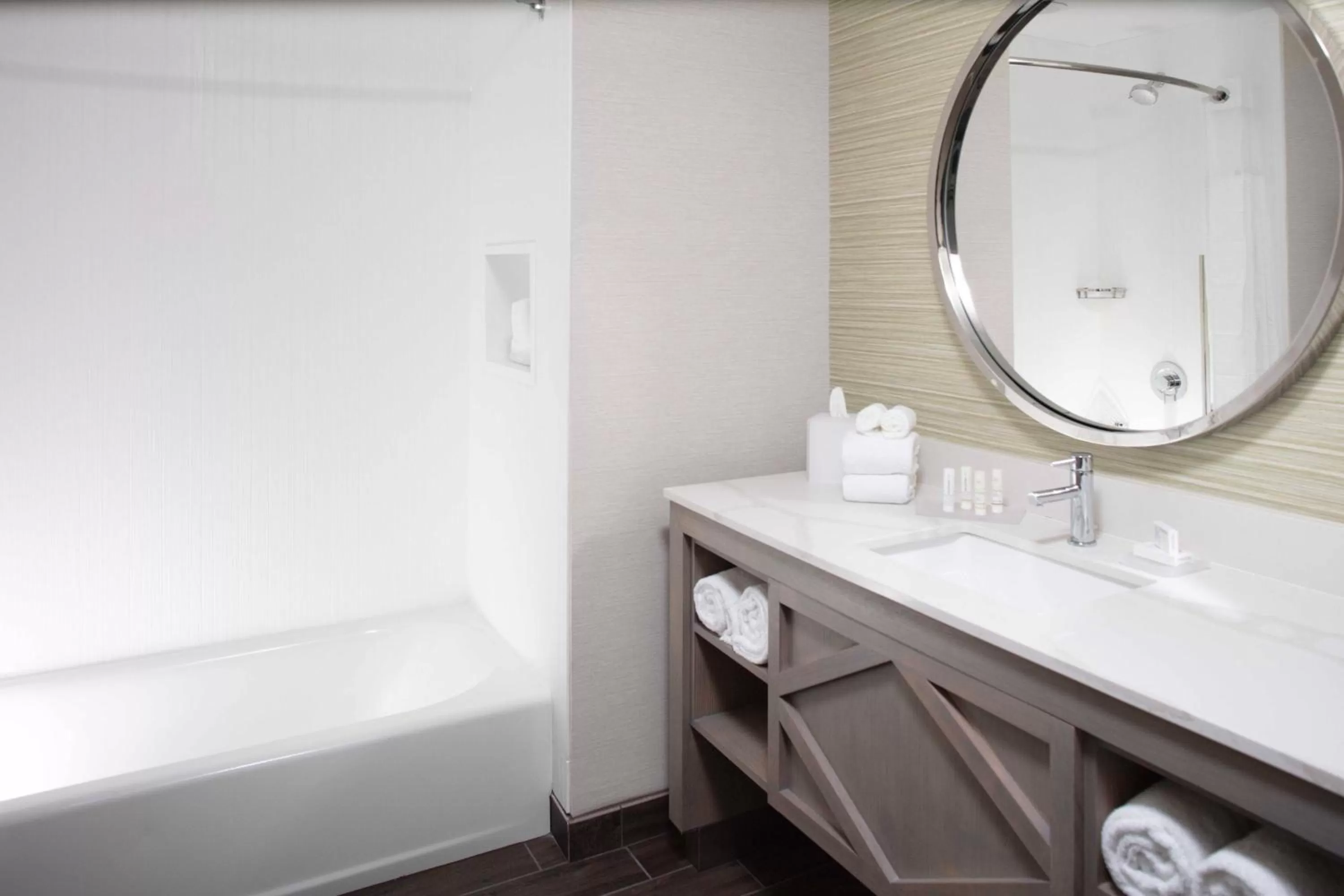 Bathroom in Courtyard by Marriott Jekyll Island