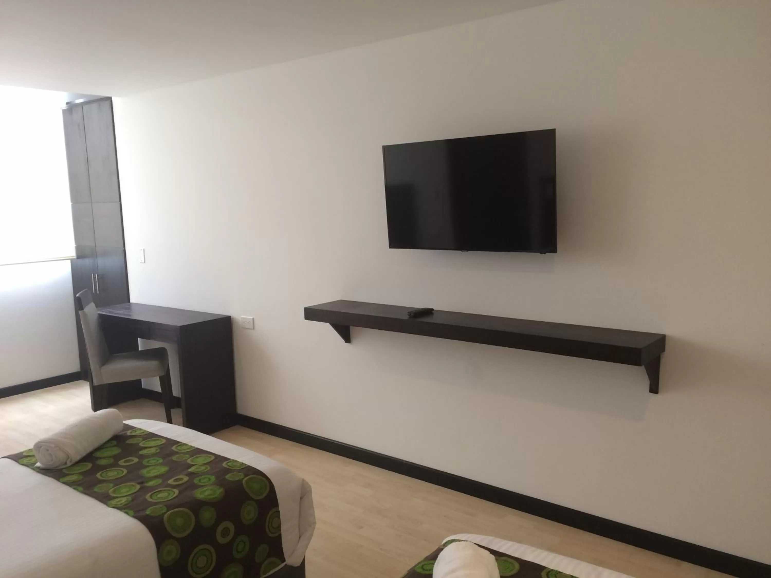 Bedroom, TV/Entertainment Center in Hotel H53