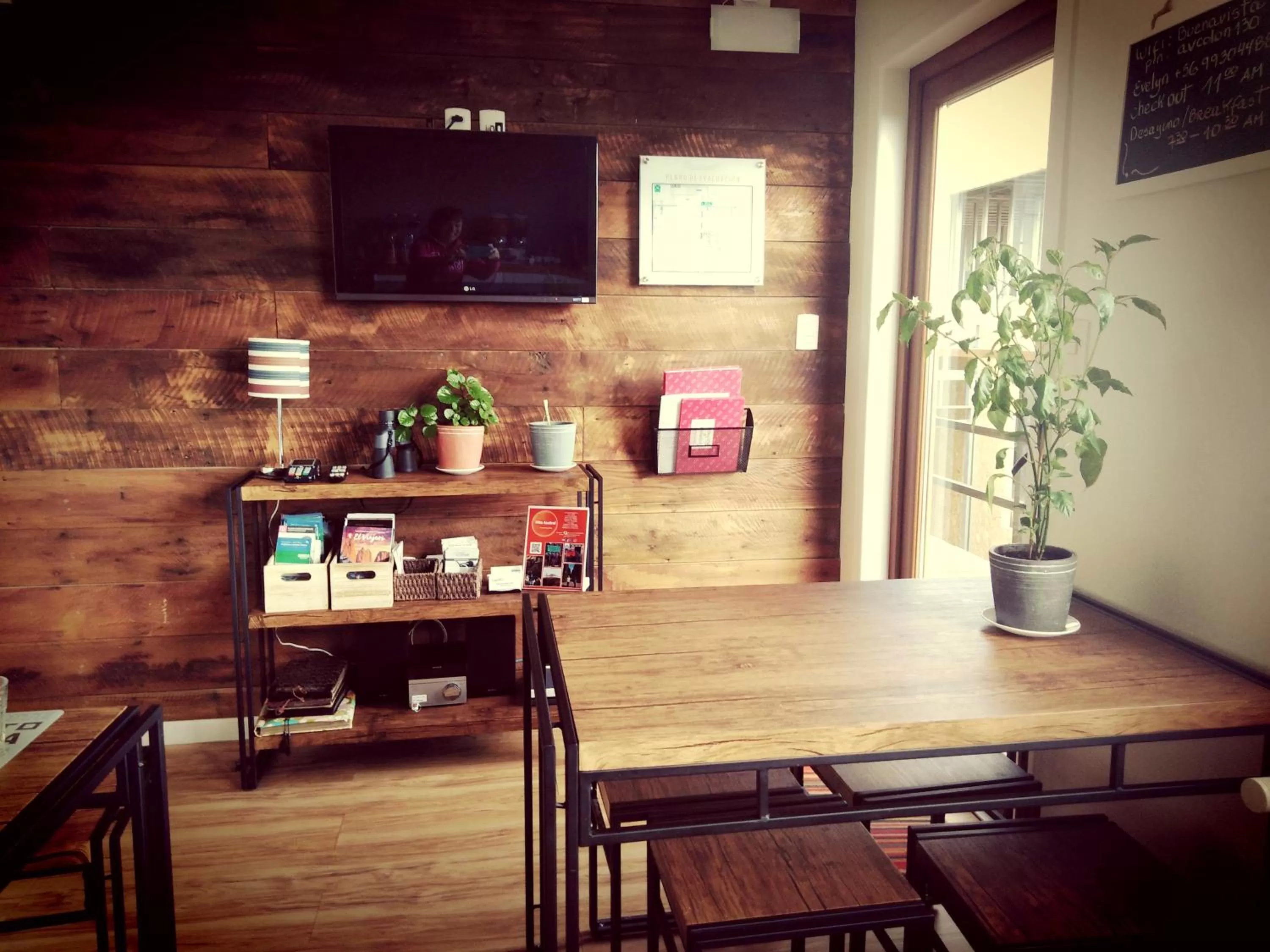 Dining area in Hostal Buenavista Patagonia