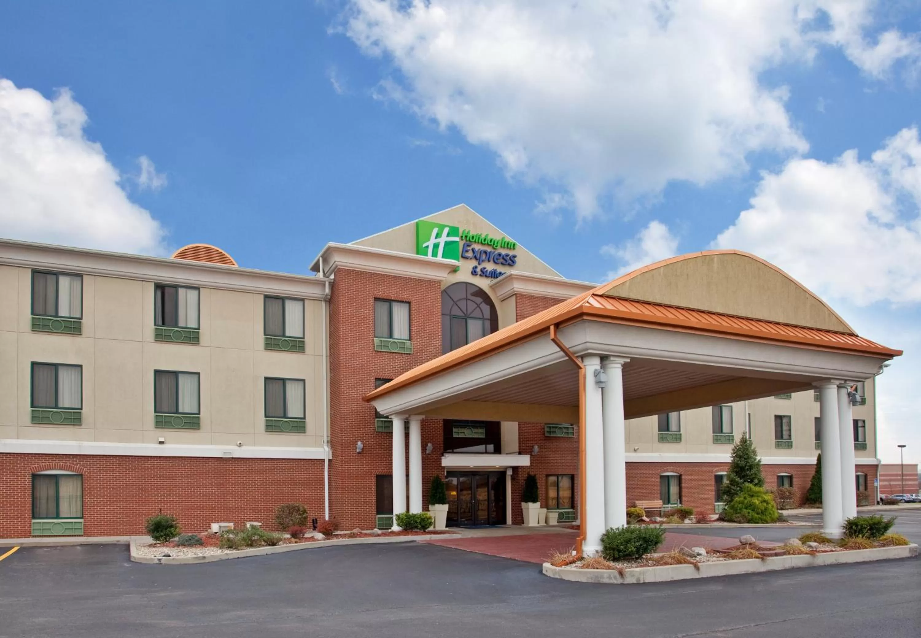 Property building in Holiday Inn Express & Suites O'Fallon-Shiloh by IHG