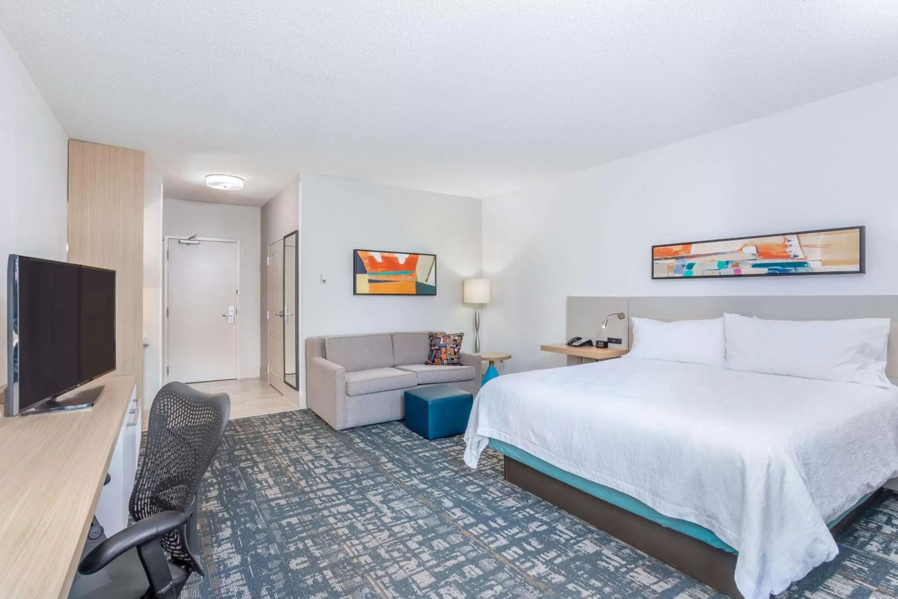 Deluxe King Room with Sofa Bed in Hilton Garden Inn Cincinnati/Sharonville Deluxe King Room with Sofa Bed in Hilton Garden Inn Cincinnati/Sharonville