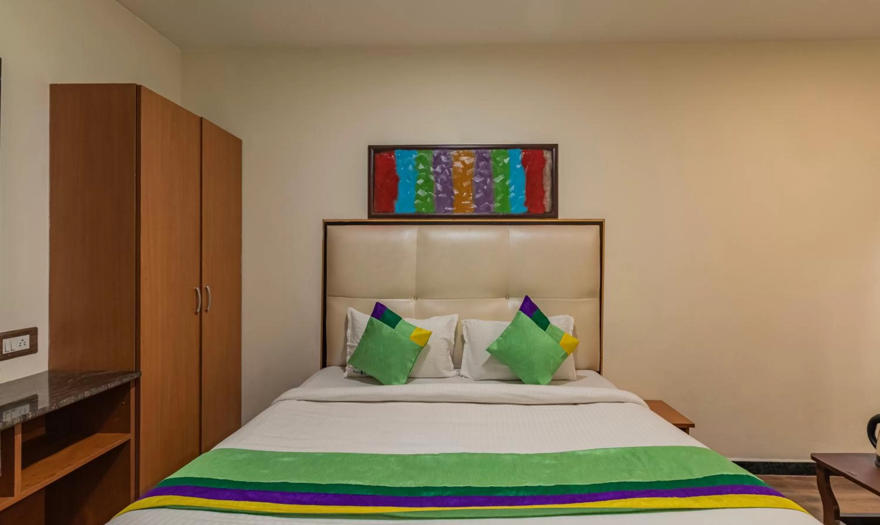 Bedroom, Bed in Treebo Kodai Kings Park, 650 M From Kodai Lake