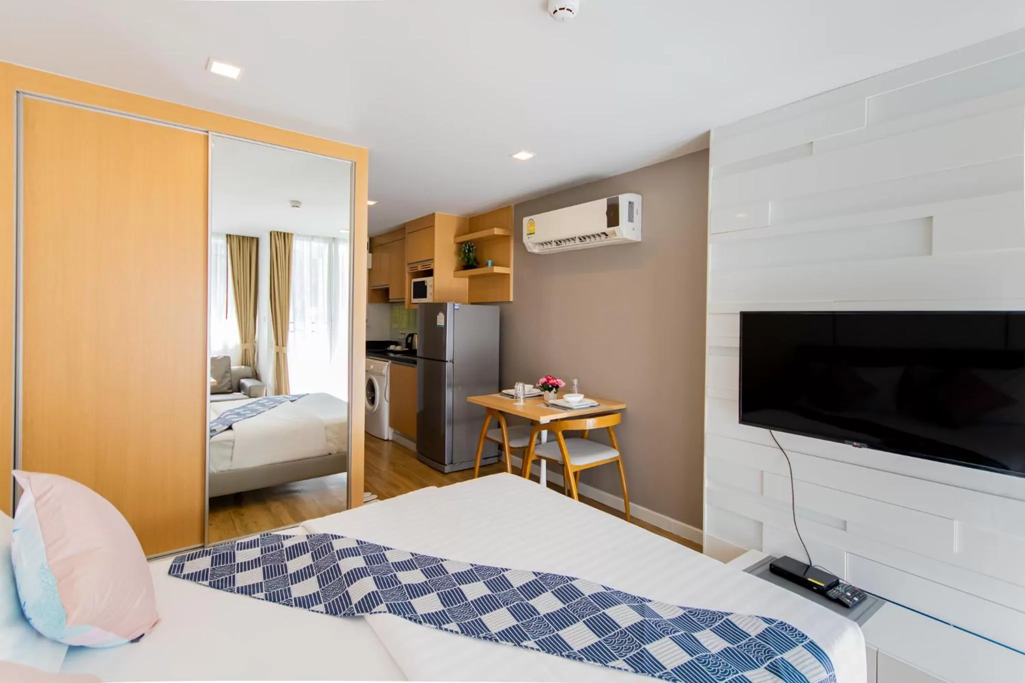 Bedroom, Bed in United Residence Ekamai Bangkok