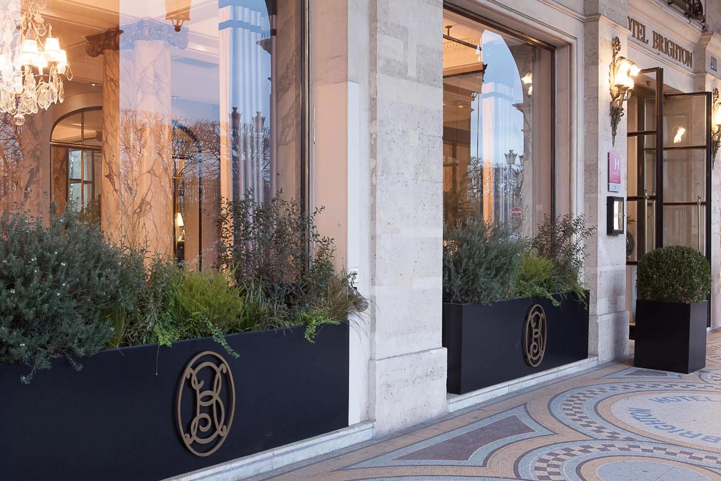 Facade/entrance in Hôtel Brighton - Esprit de France