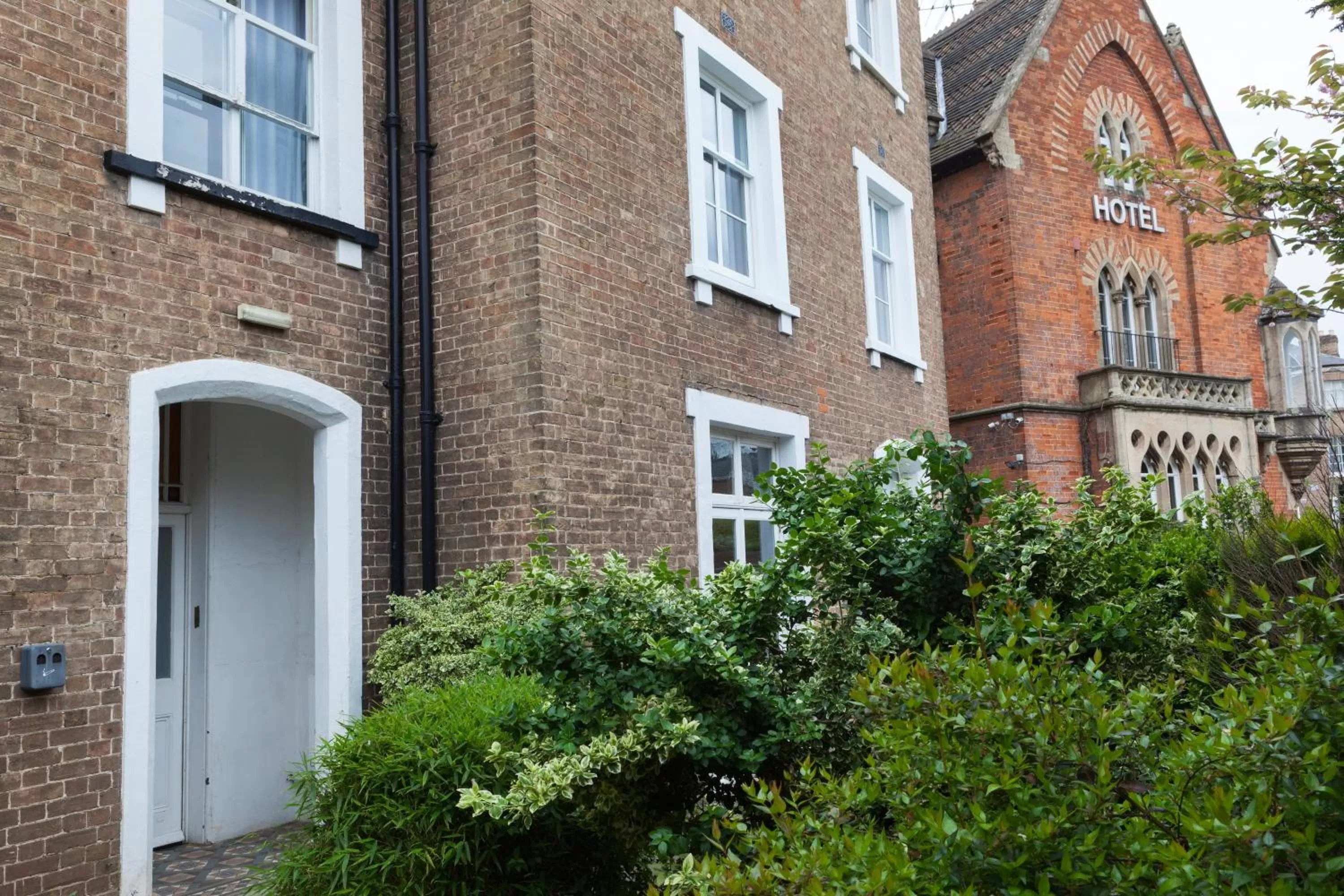 Facade/entrance in The Corner House Hotel