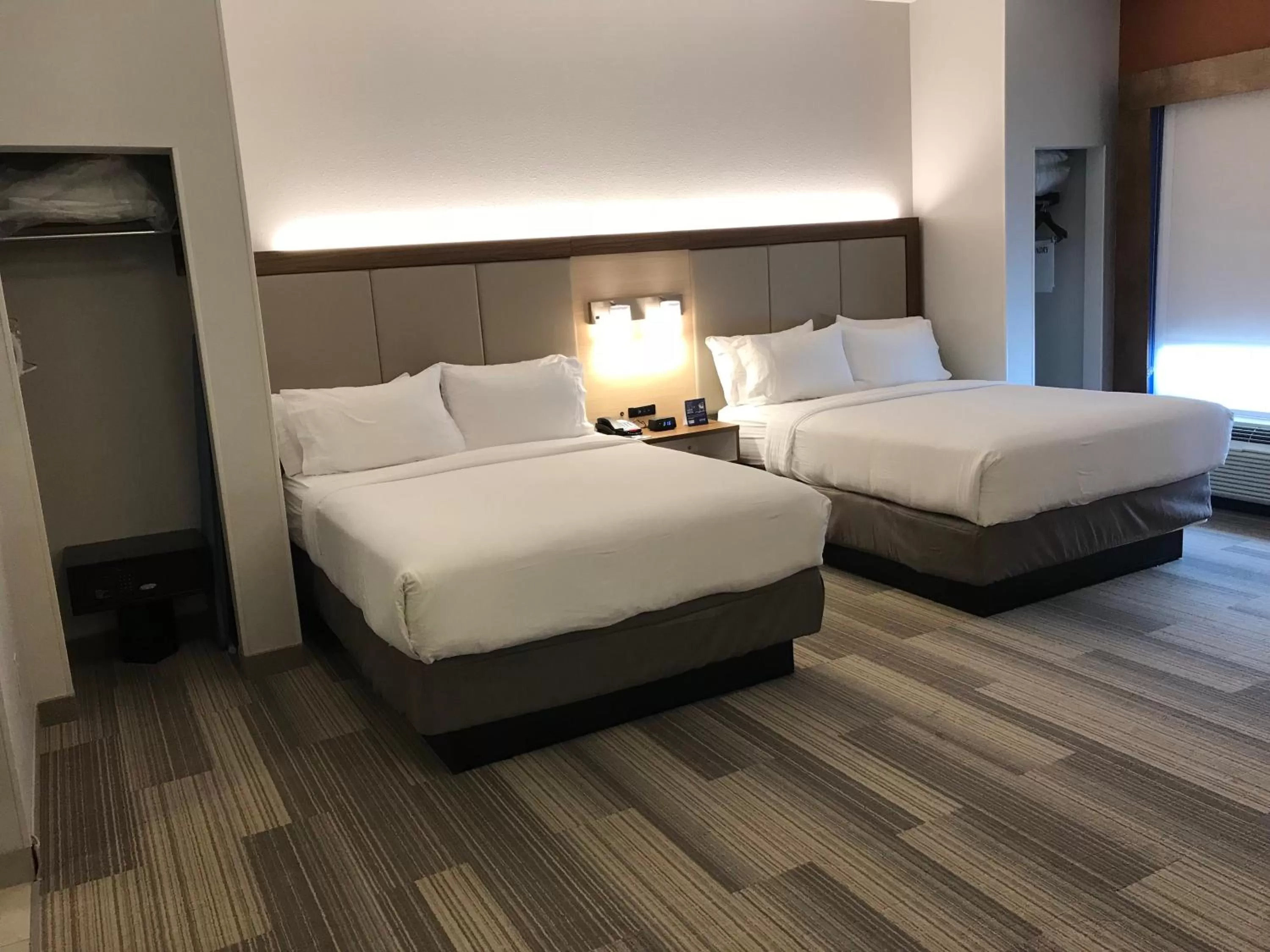 Photo of the whole room, Bed in Holiday Inn Express Orlando - South Davenport by IHG