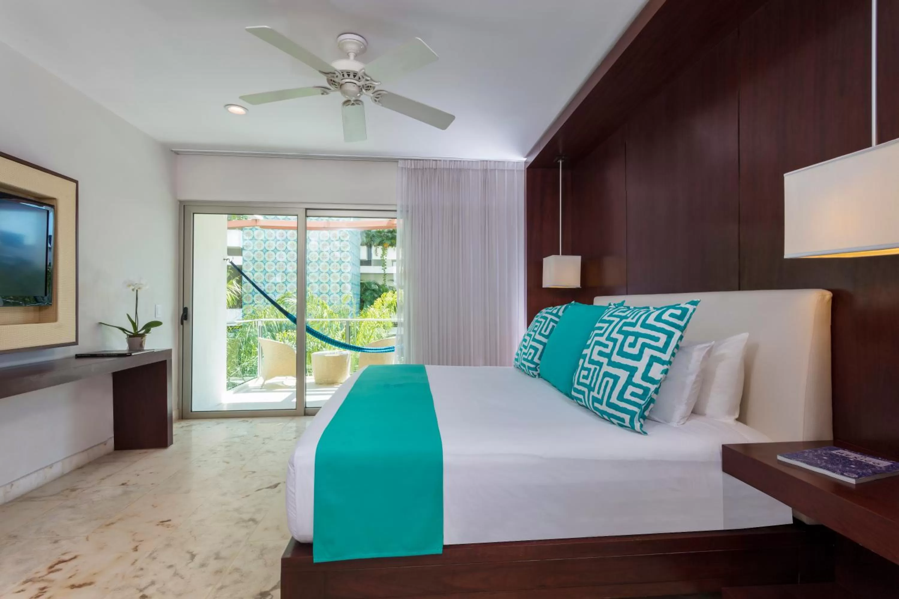 Bed in Hotel The Palm