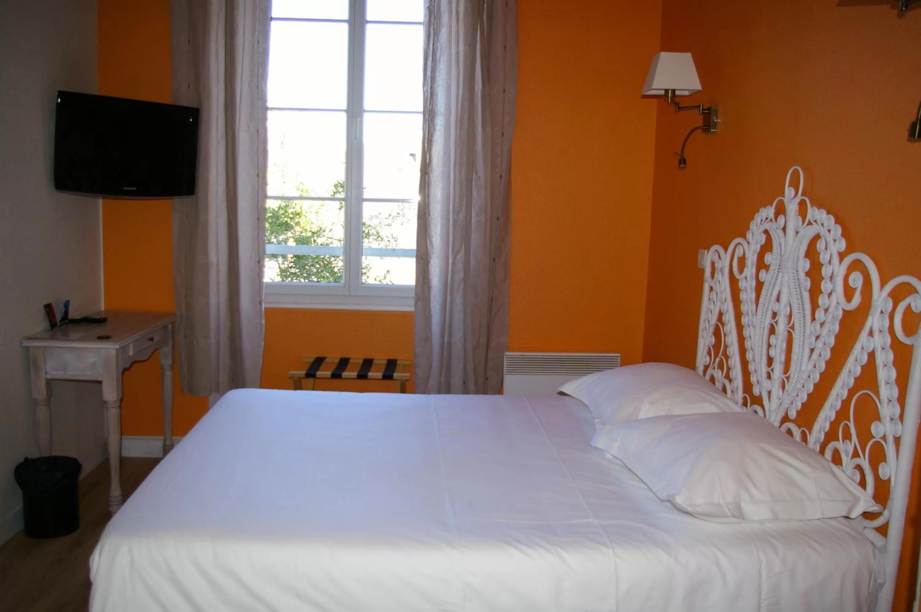 Bed in Hôtel de Bretagne