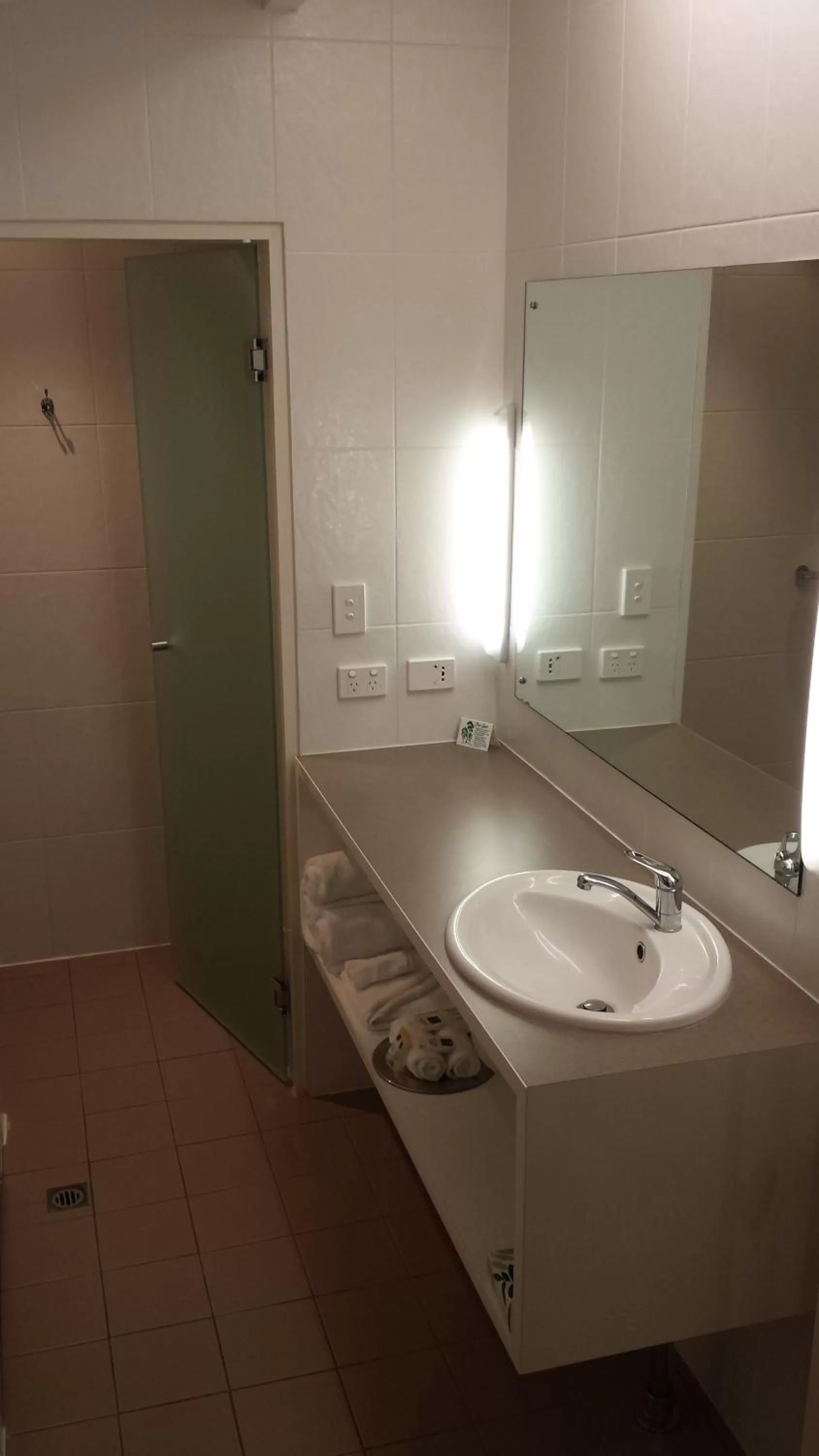 Bathroom in McLaren Vale Motel & Apartments