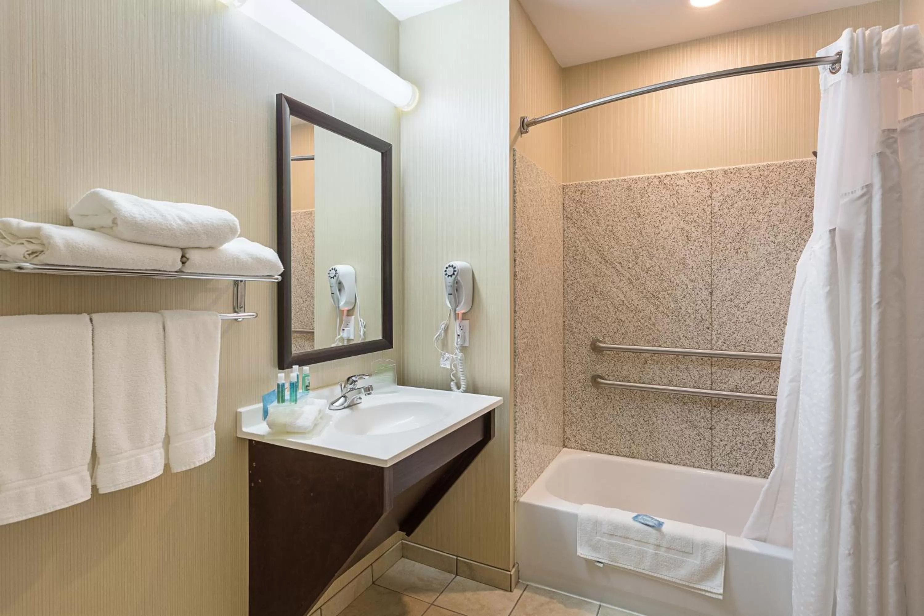 Holiday Inn Express Hotel & Suites Byram by IHG