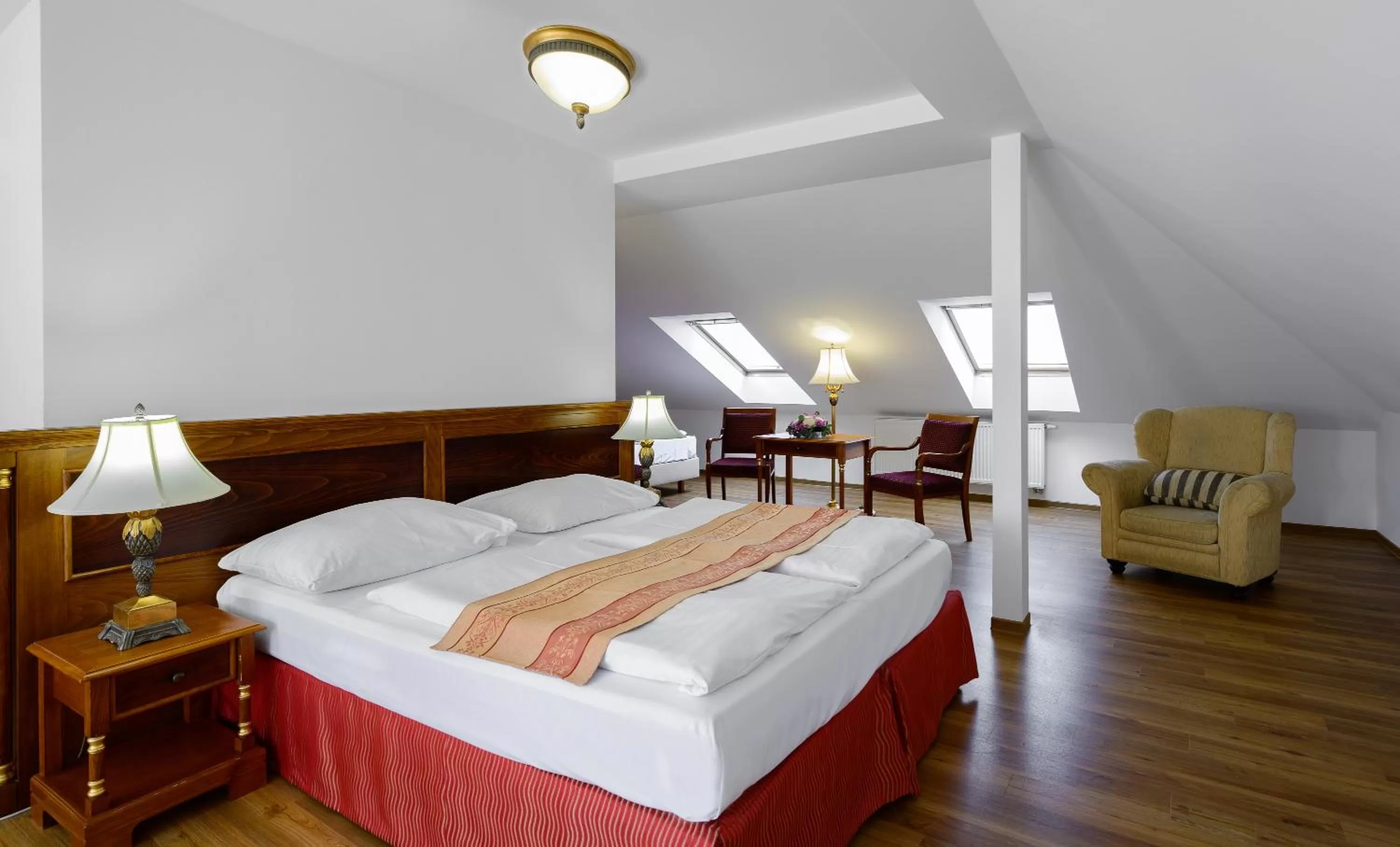 Photo of the whole room, Bed in Hotel Continental