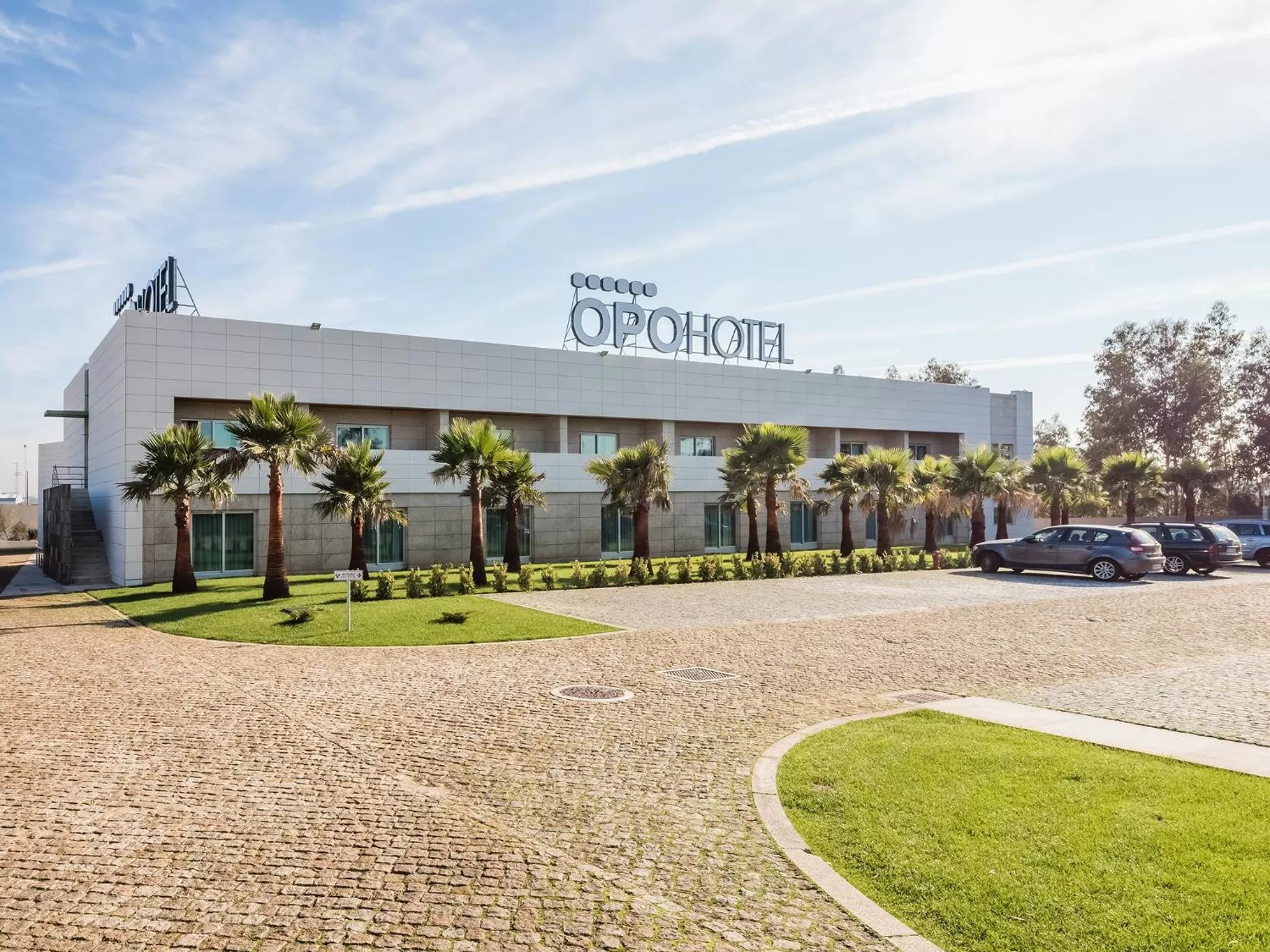 Property building in OPOHOTEL Porto Aeroporto