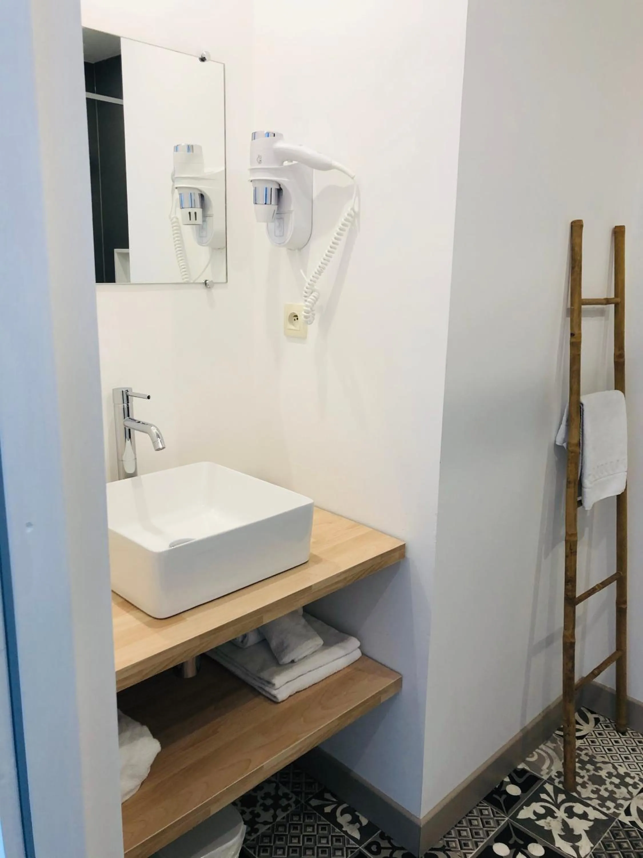 Bathroom in Logis Hôtel Sea View