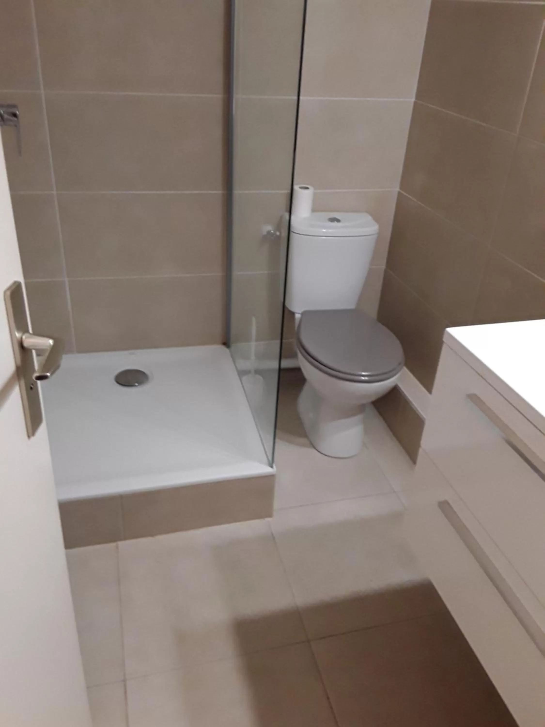 Bathroom in Hôtel du Midi