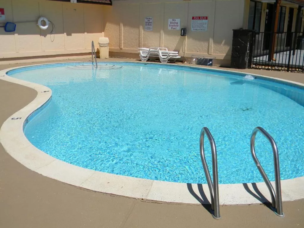 Swimming pool in SleepWell Stockbridge