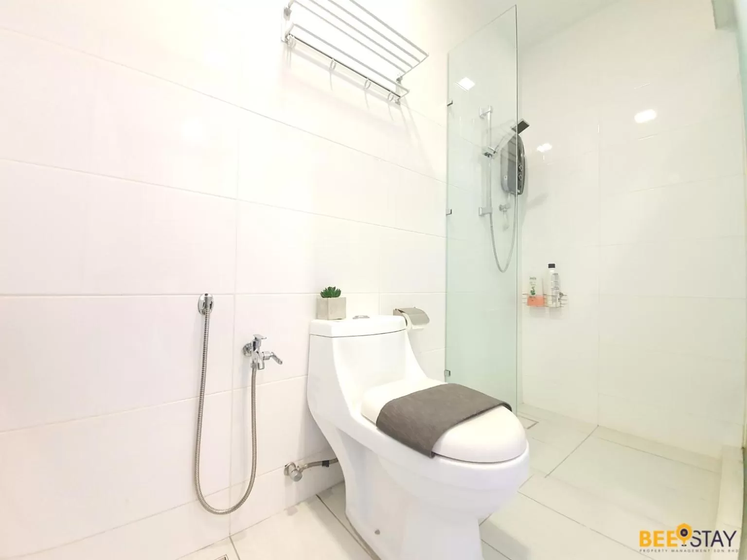 Bathroom in The Wave Suites Melaka by BEESTAY