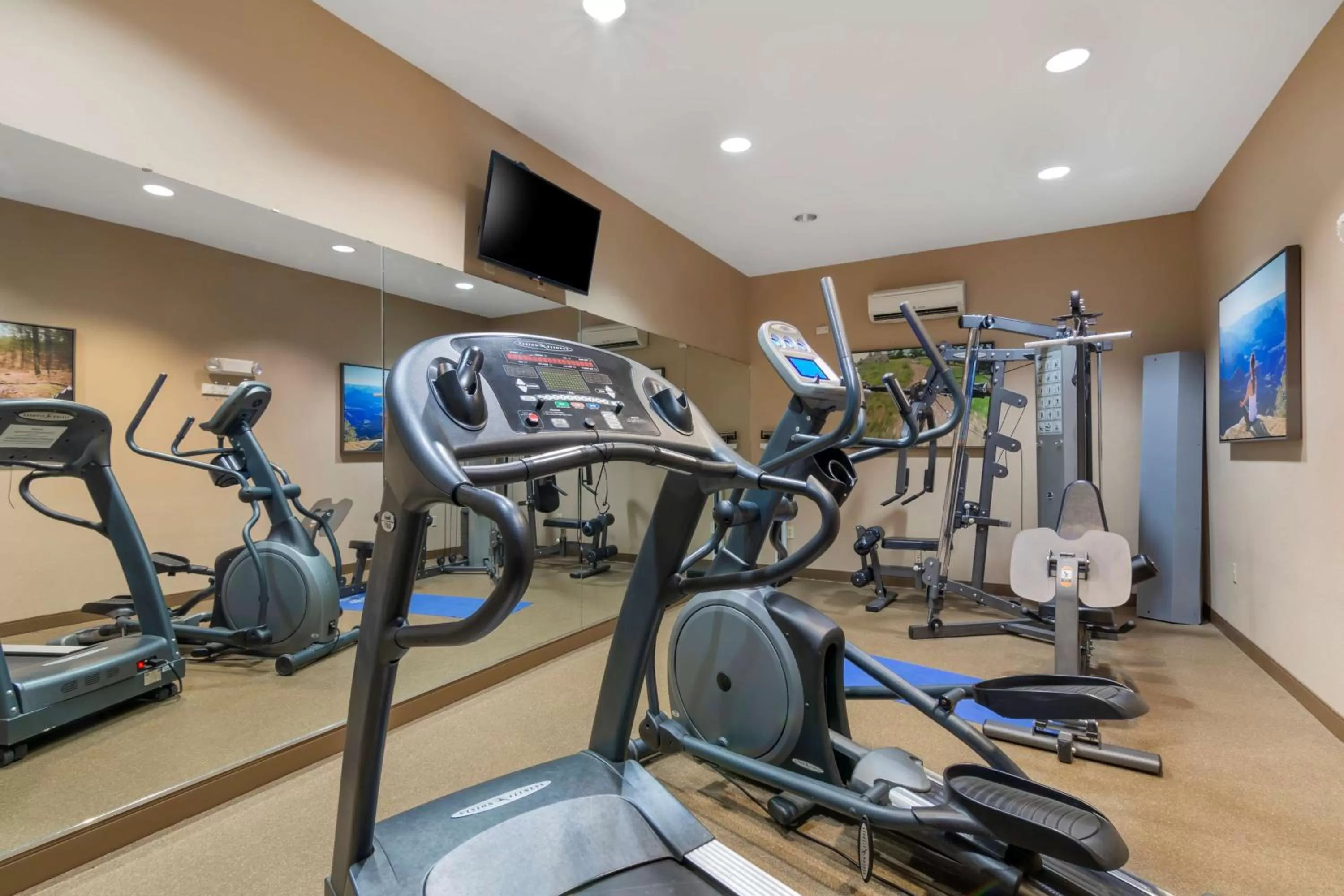 Fitness centre/facilities in Best Western Plus Butterfield Inn