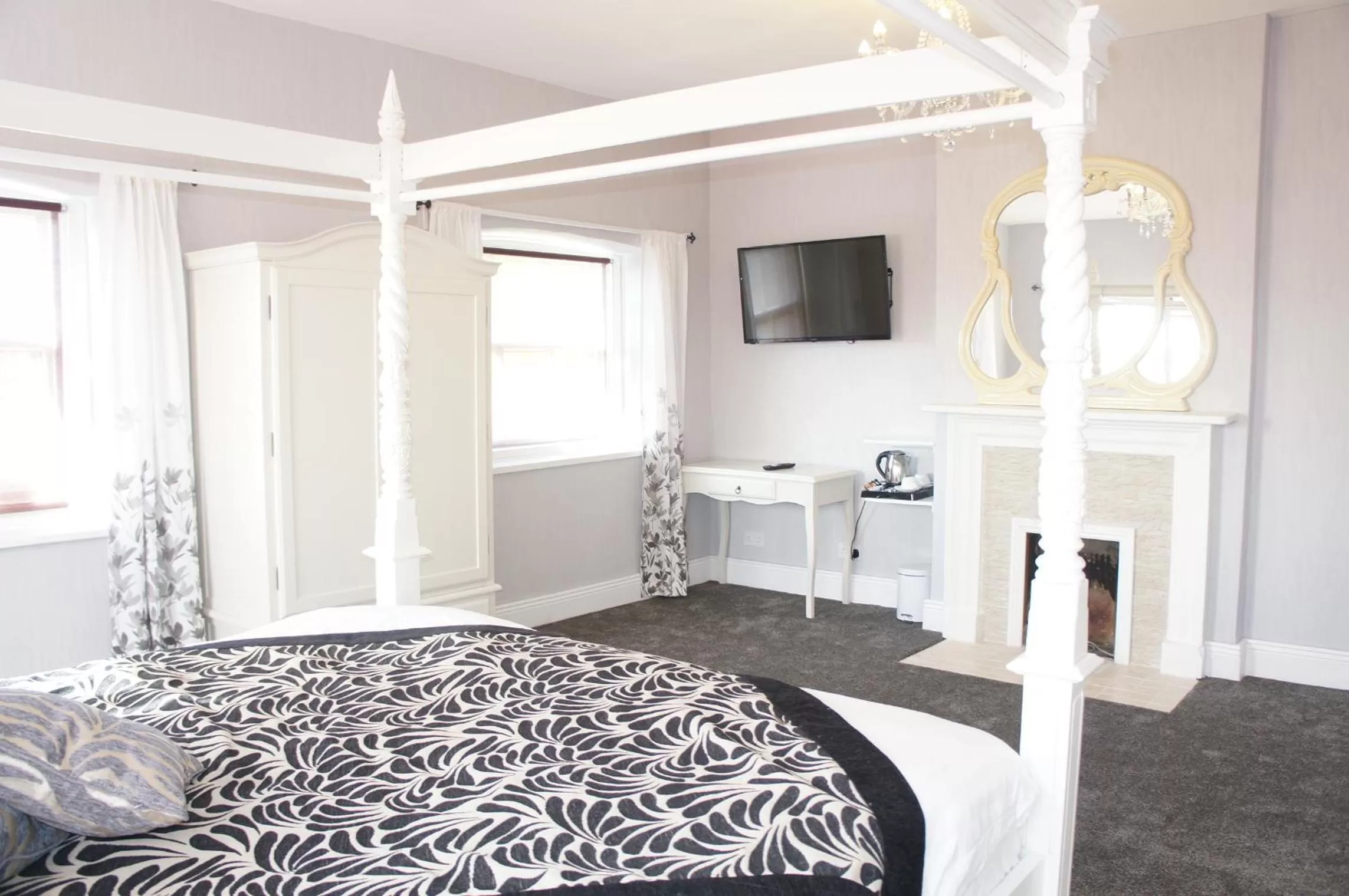 TV and multimedia, Bed in York House Hotel