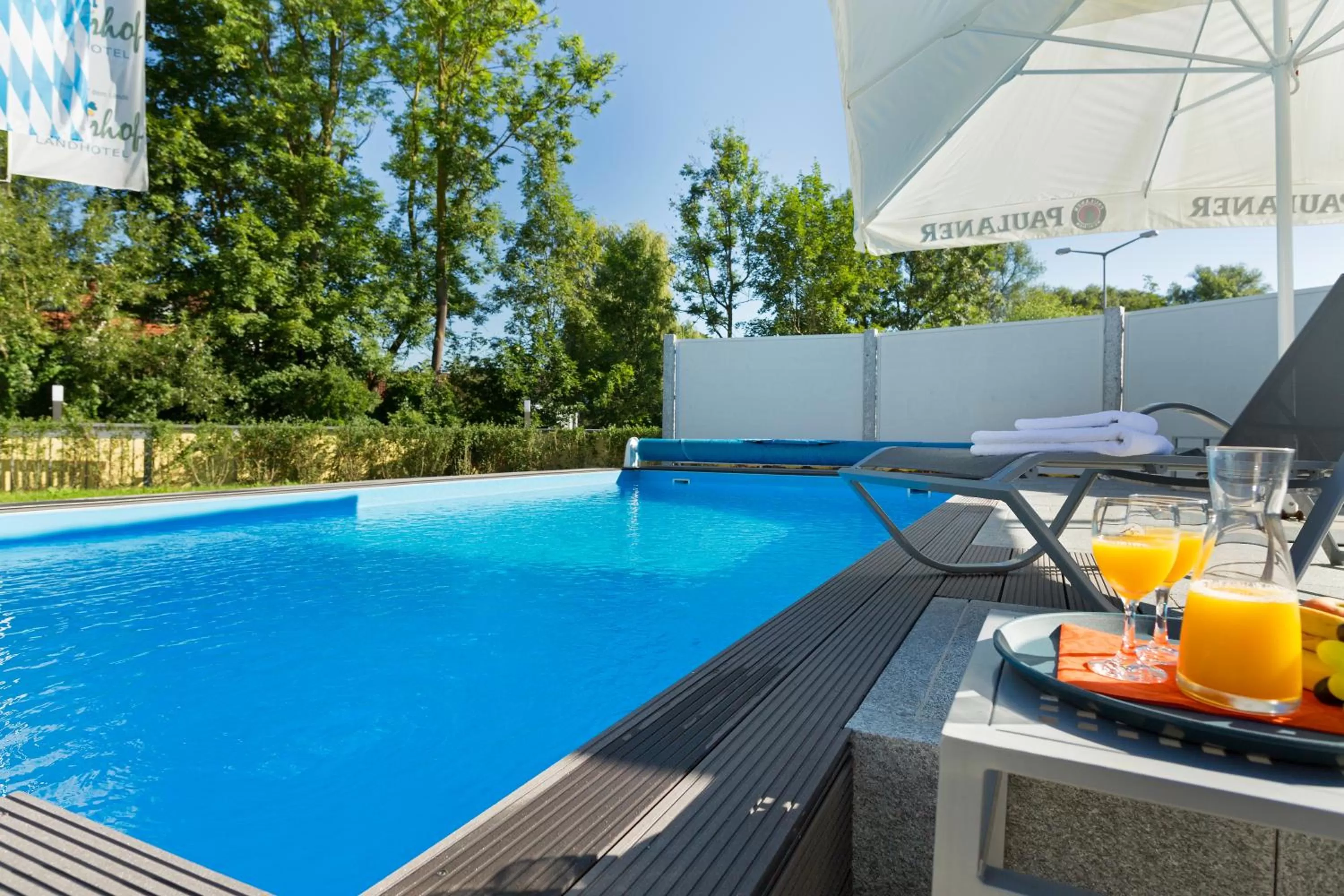 Swimming pool in Landhotel Restaurant Huberhof Allershausen