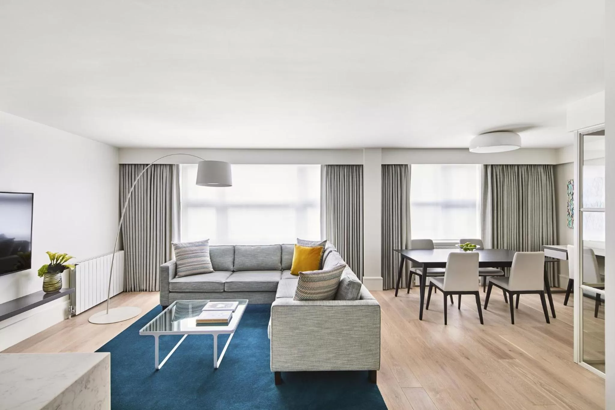 Photo of the whole room in COMO Metropolitan London