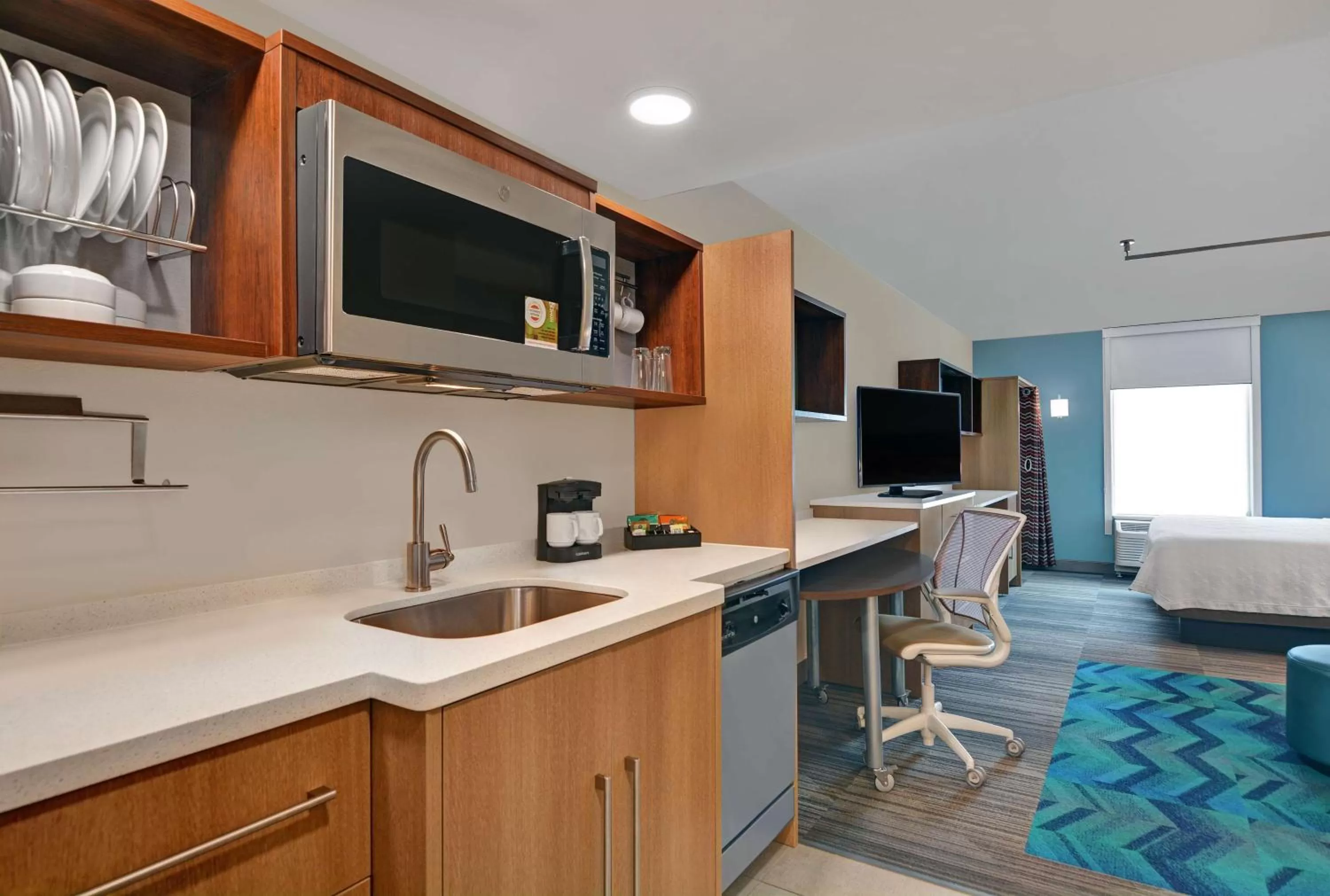 Kitchen or kitchenette, Bed in Home2 Suites By Hilton Richmond Hill Savannah I-95