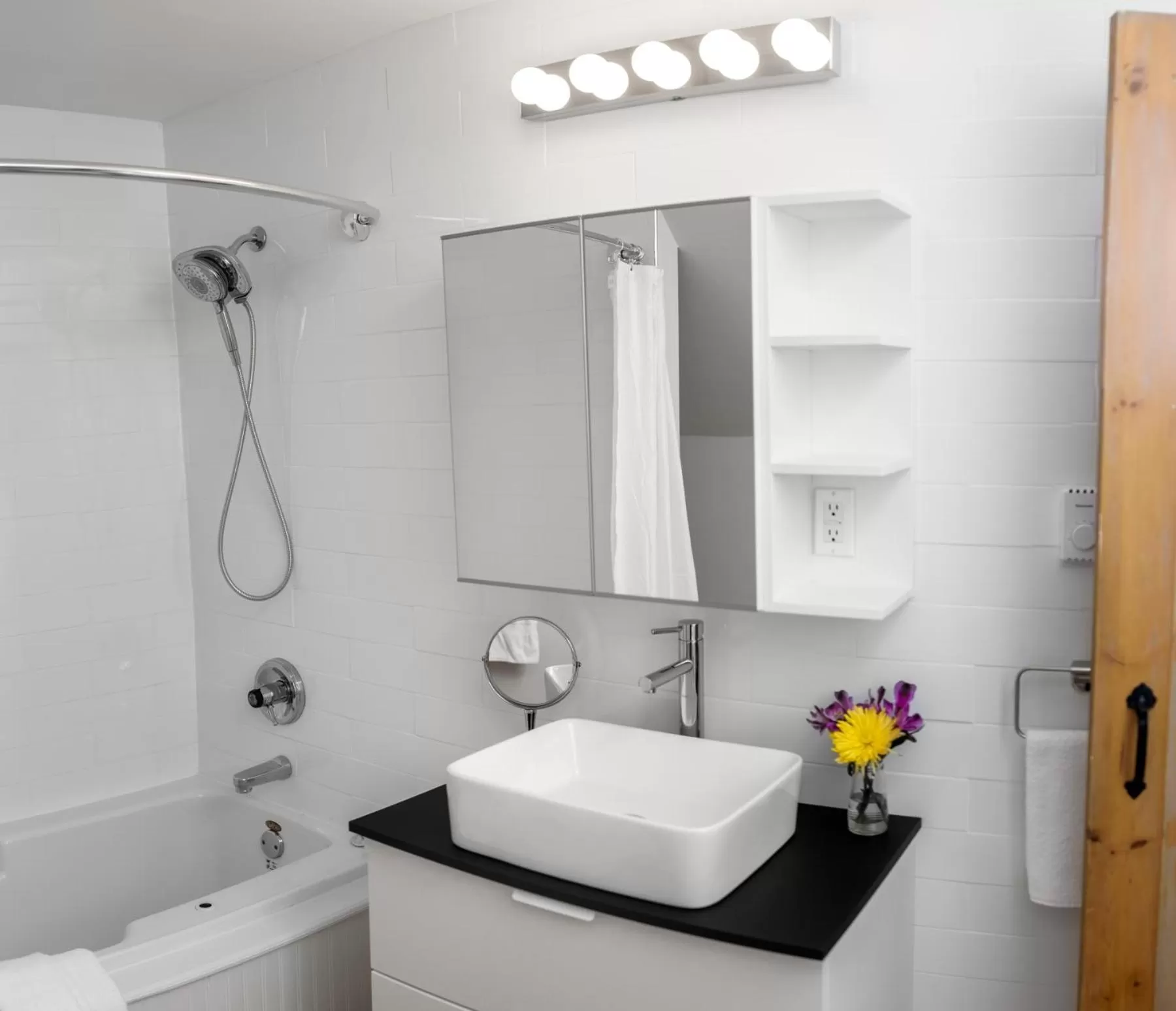 The Kitch'inn - Boutique Inn and Wine Bar